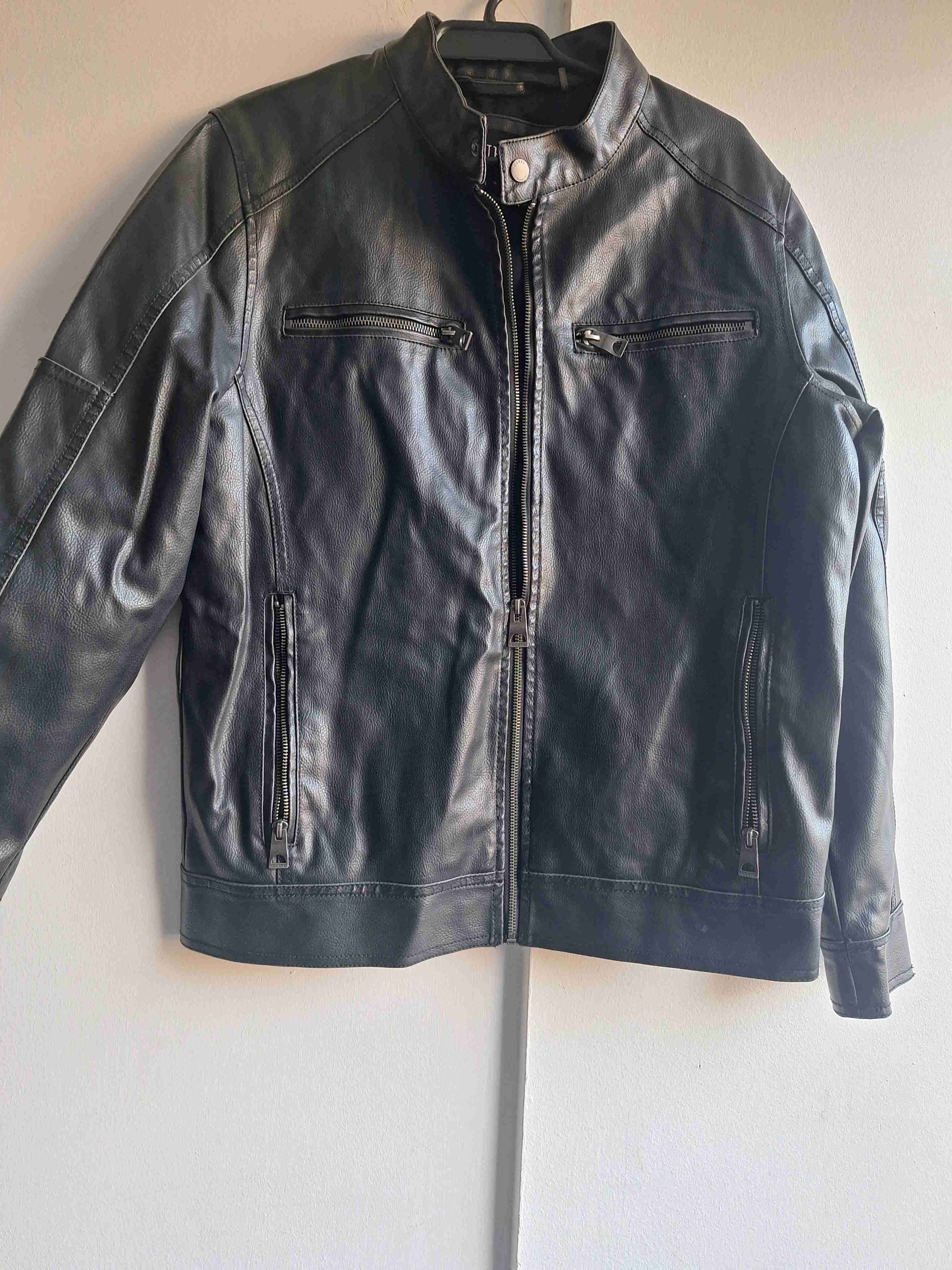 Chaqueta negra de cuero