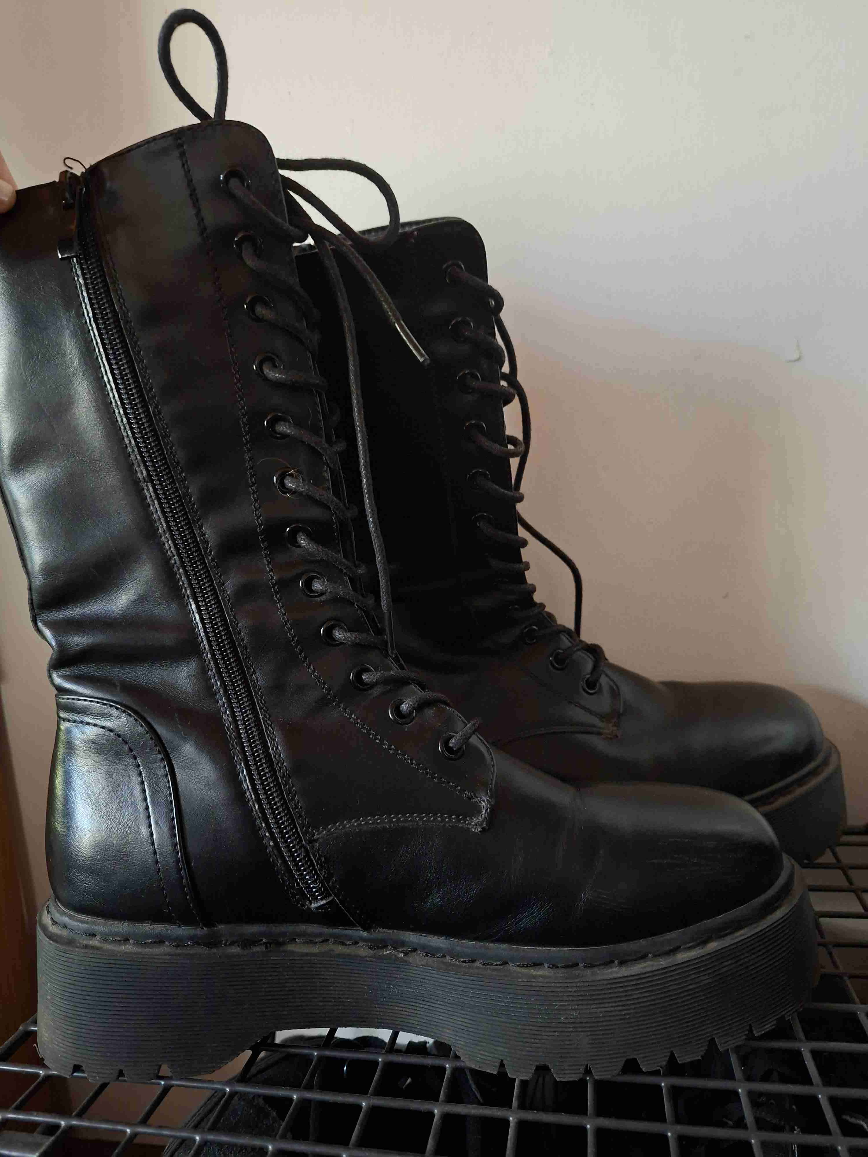 Botas negras - miniatura 2