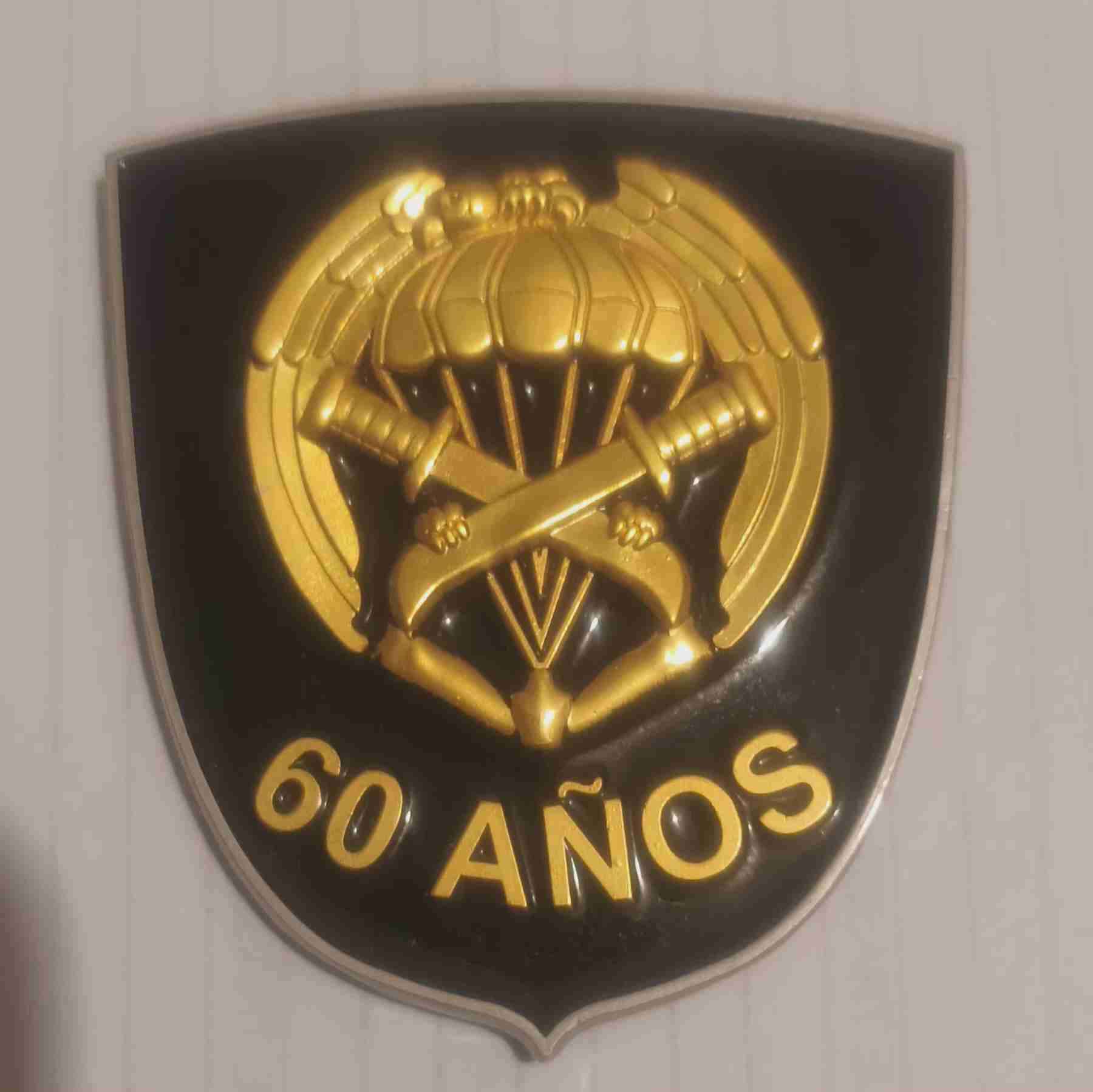 Emblema de aniversario 60 años ESCPAR Y FFEE - miniatura 1
