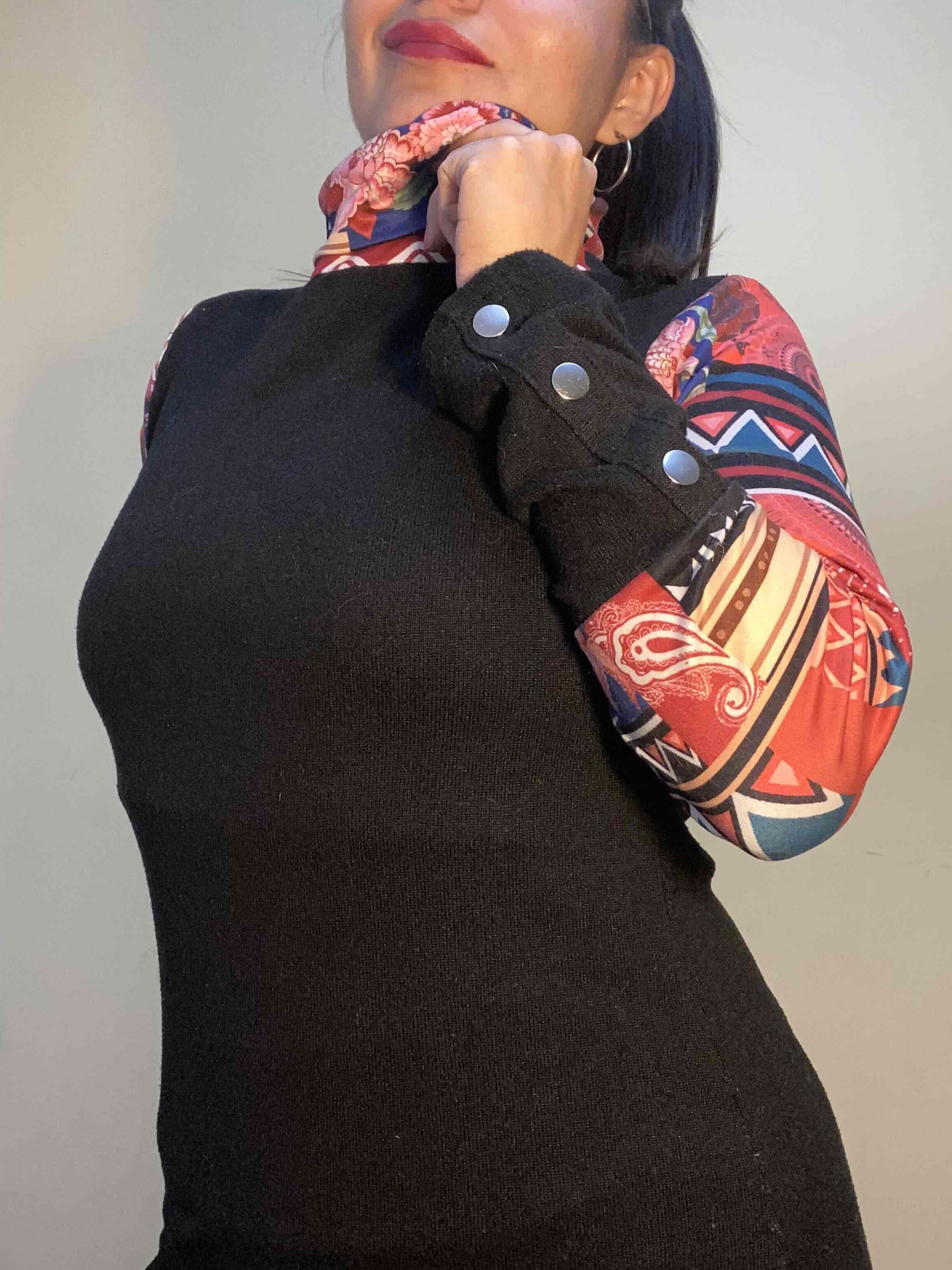 Vestido negro con estampado floral - miniatura 2