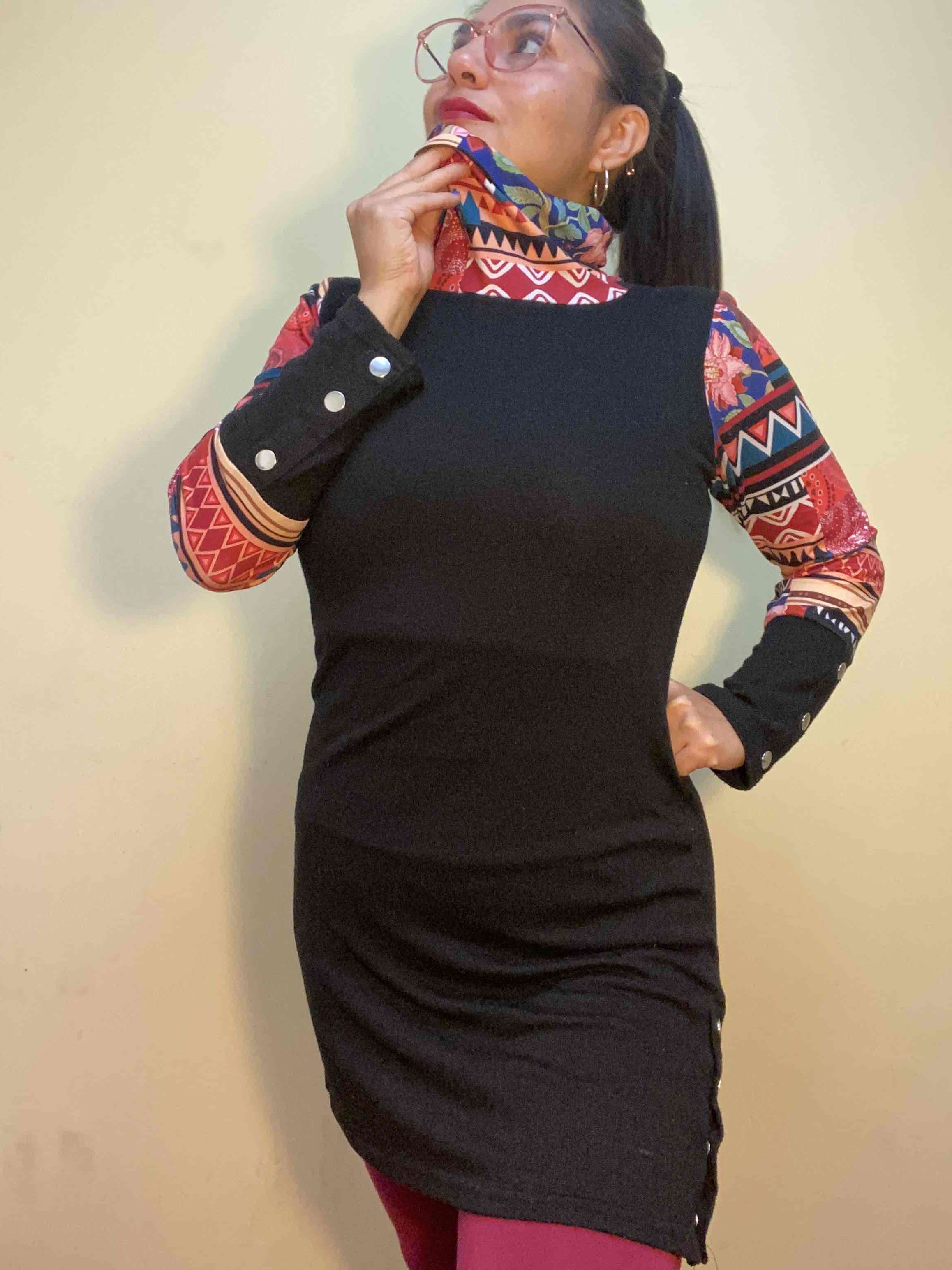 Vestido negro con estampado floral - miniatura 4