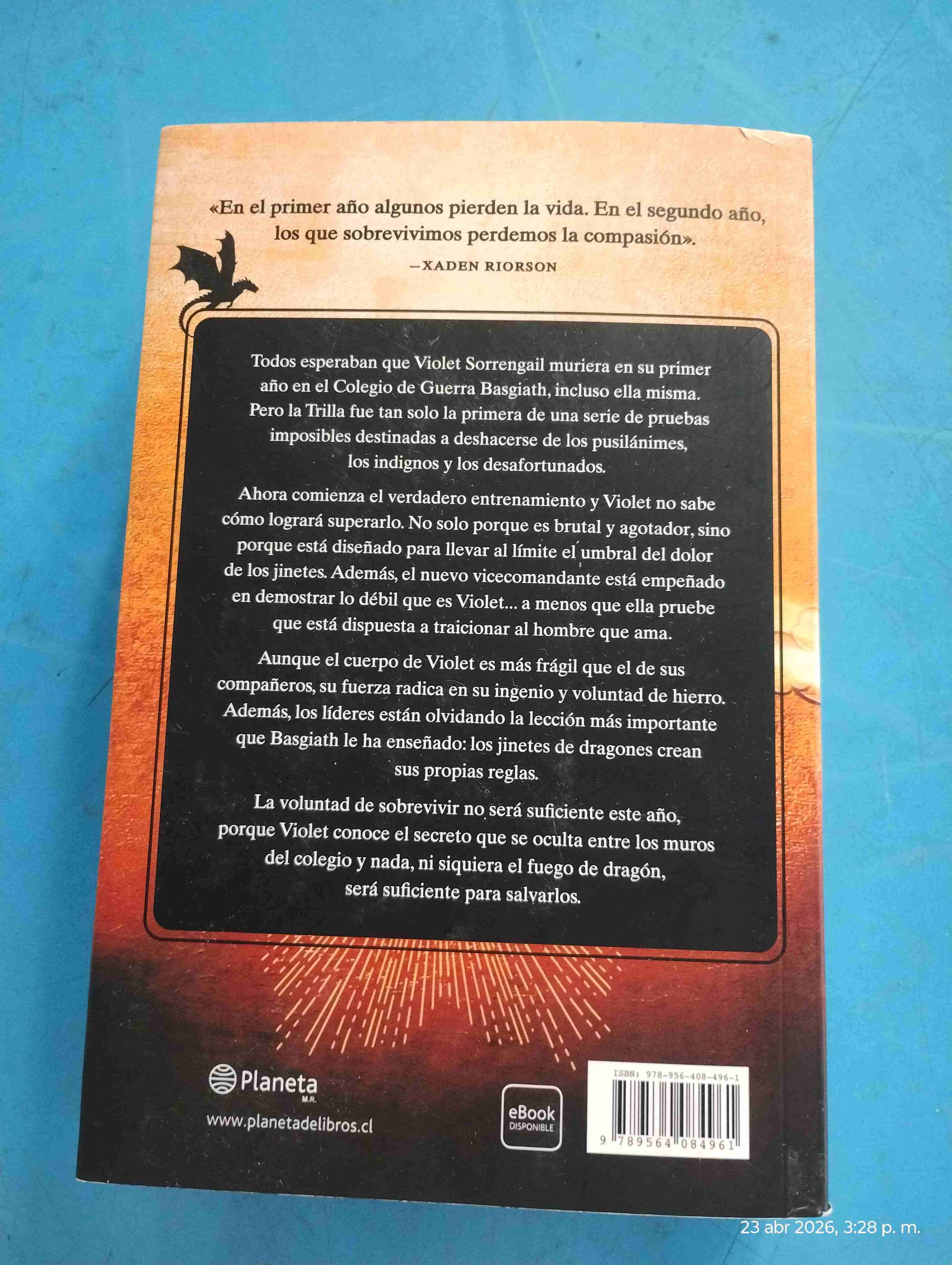 Libro 'Alas de Hierro' Rebecca Yarros - miniatura 3