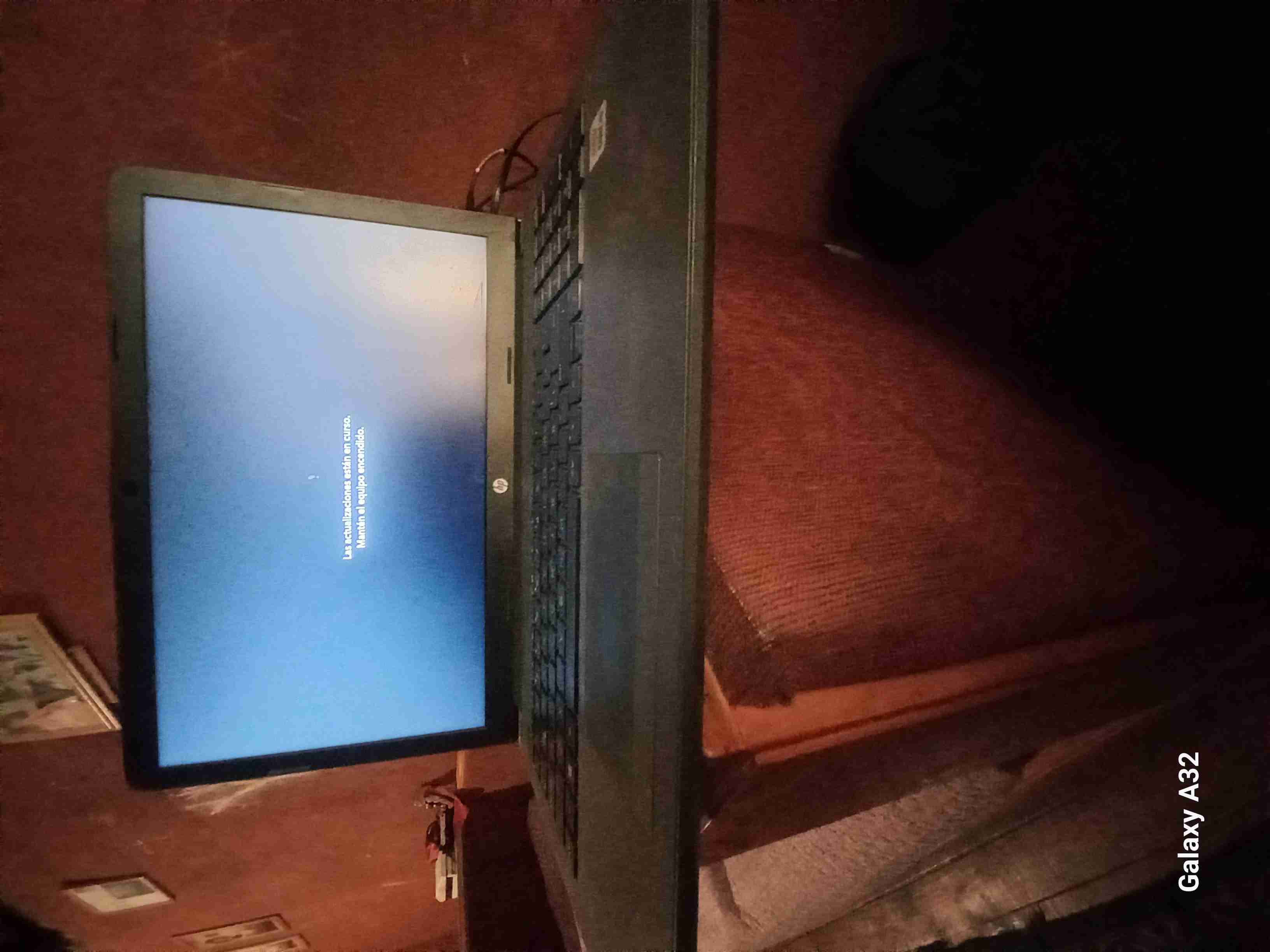 Laptop HP en buen estado - miniatura 1