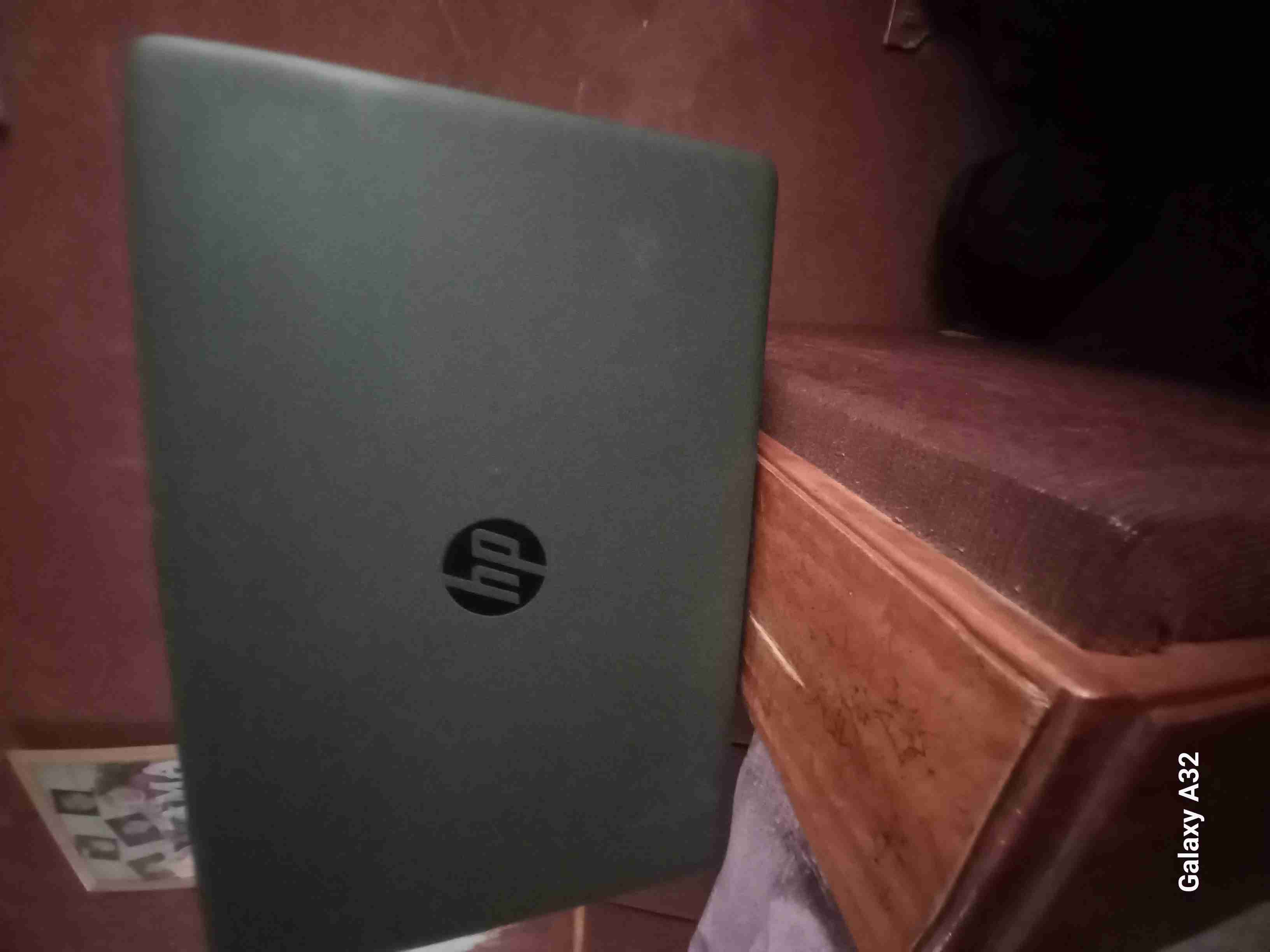 Laptop HP en buen estado - miniatura 2