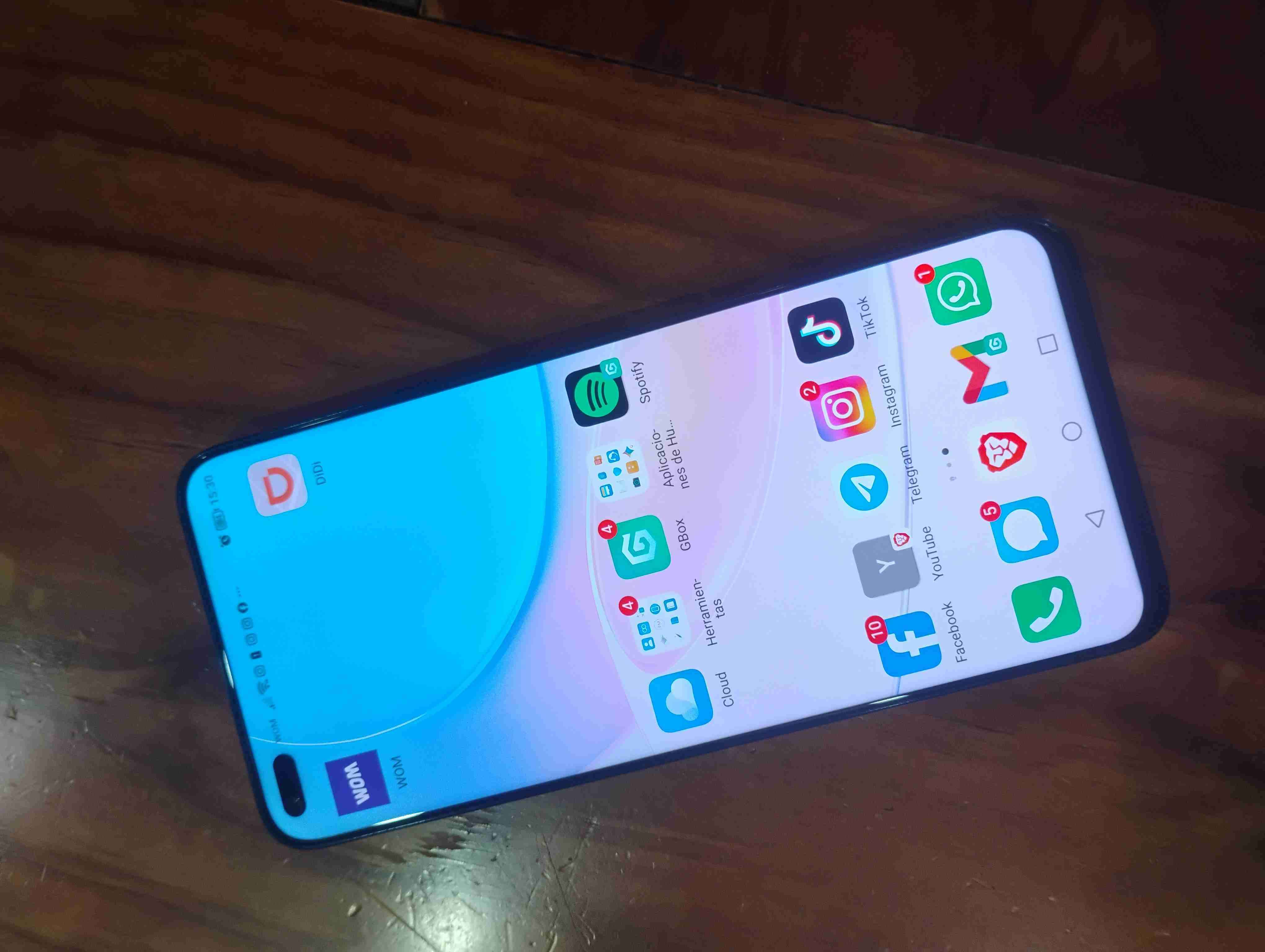 Celular Huawei con cámara cuádruple - miniatura 2