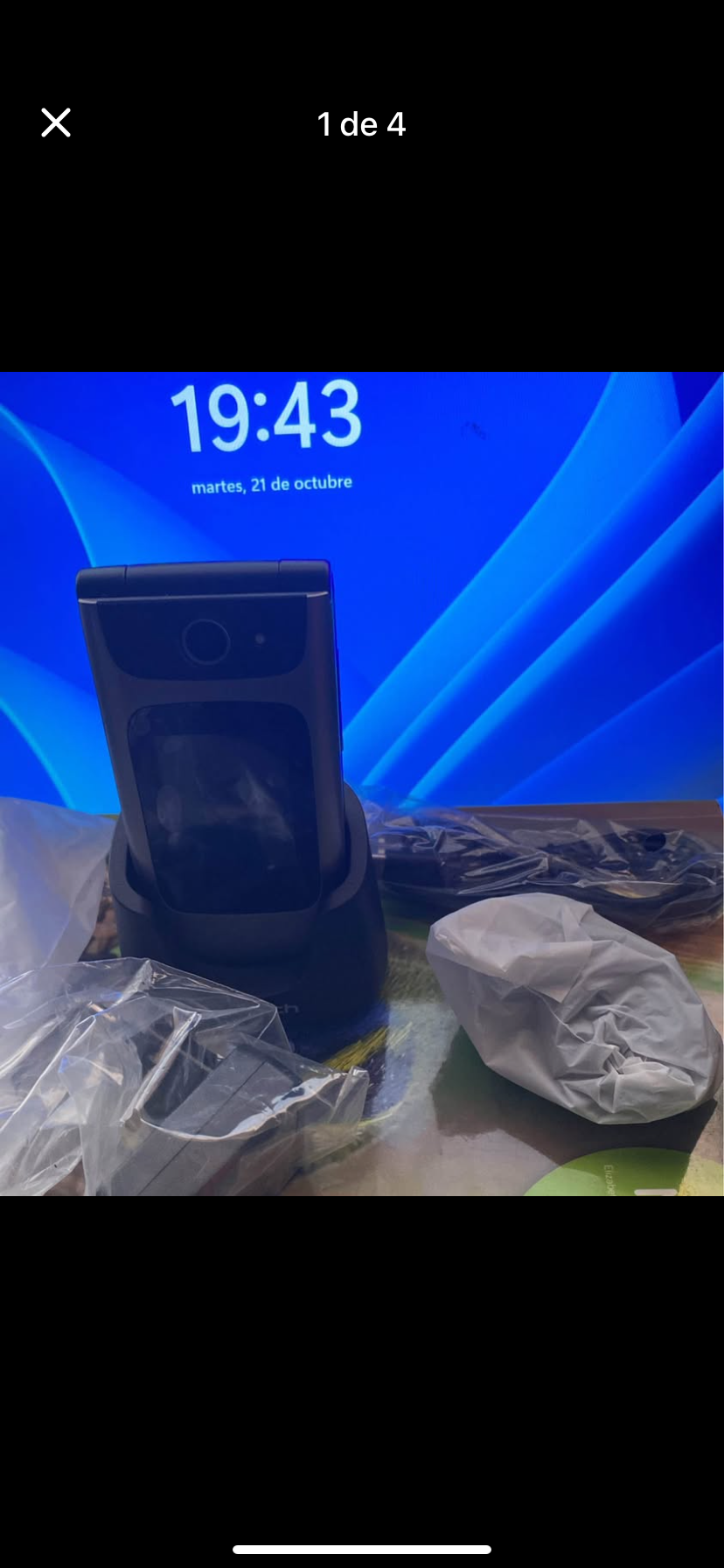 Teléfono plegable con base cargadora - miniatura 1