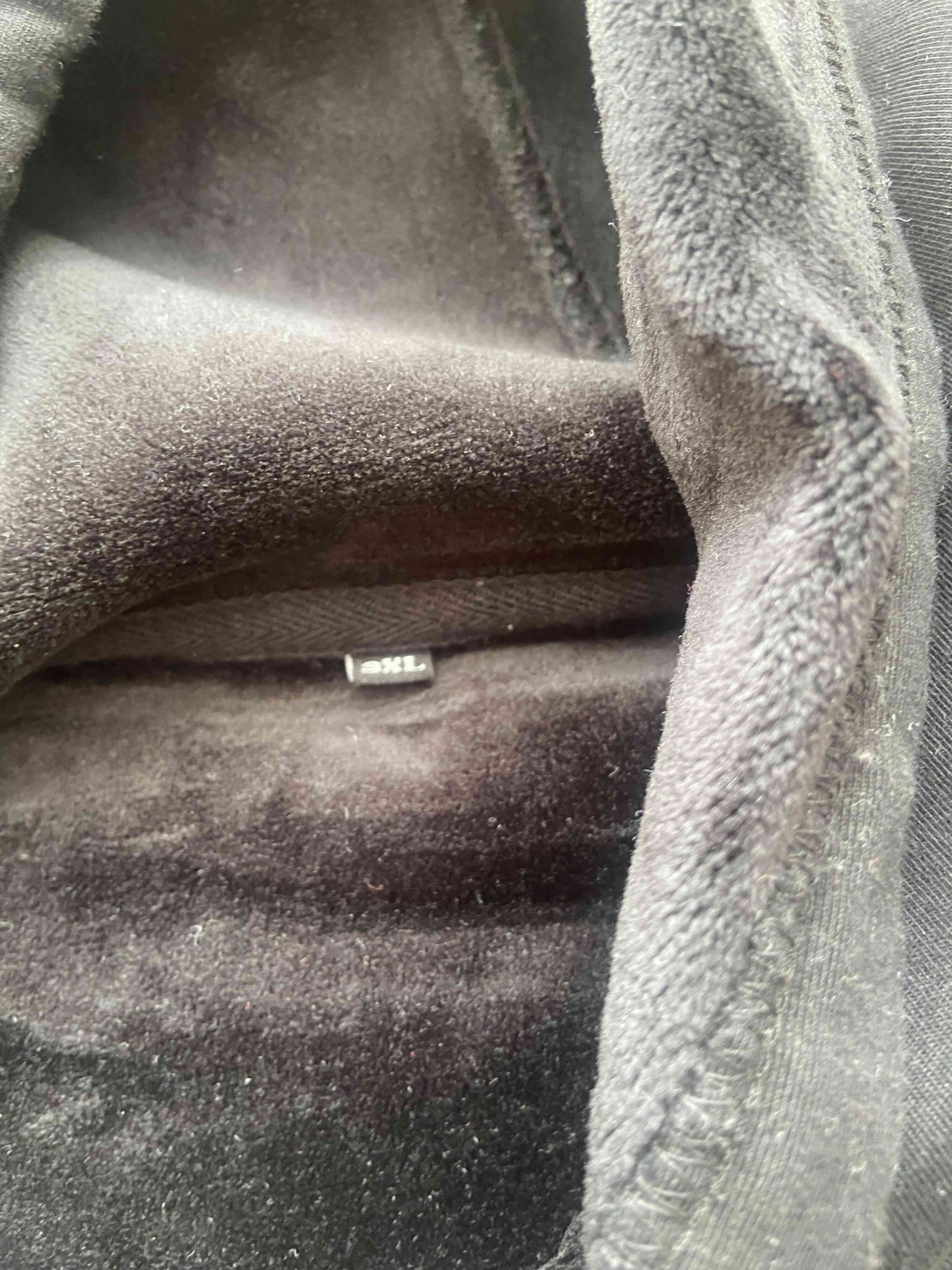 Polerón negro con capucha - miniatura 3