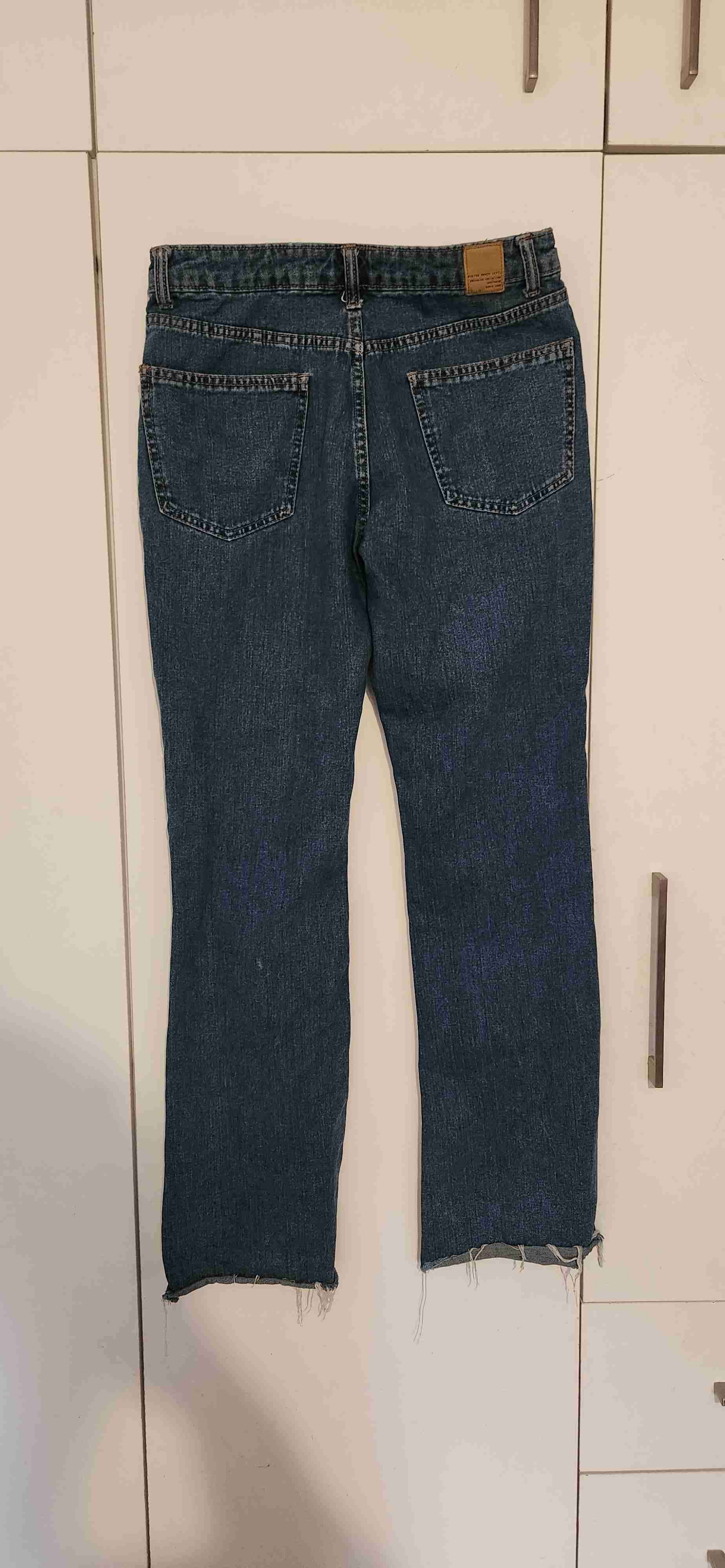 Jeans azules deshilachados - miniatura 3