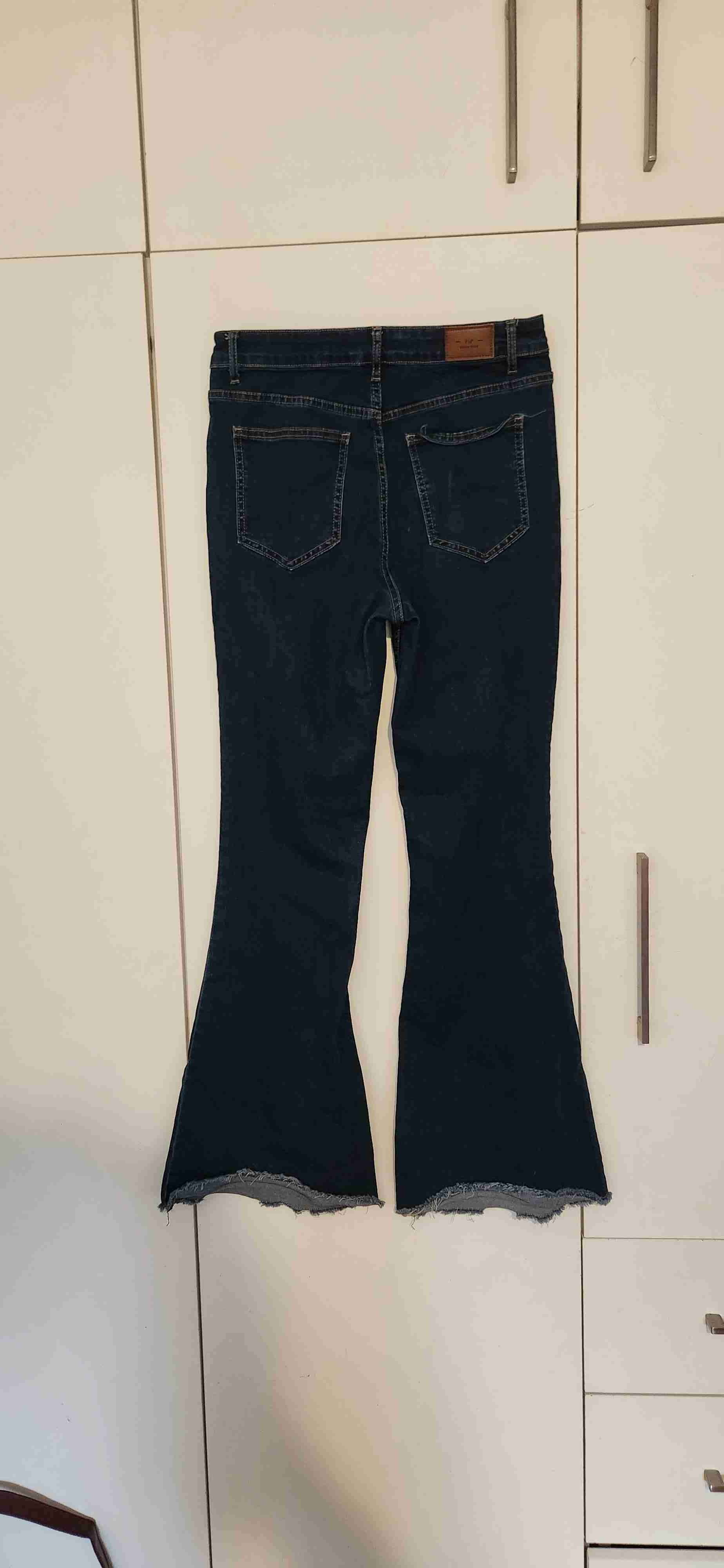 Pantalones de mezclilla acampanados - miniatura 2