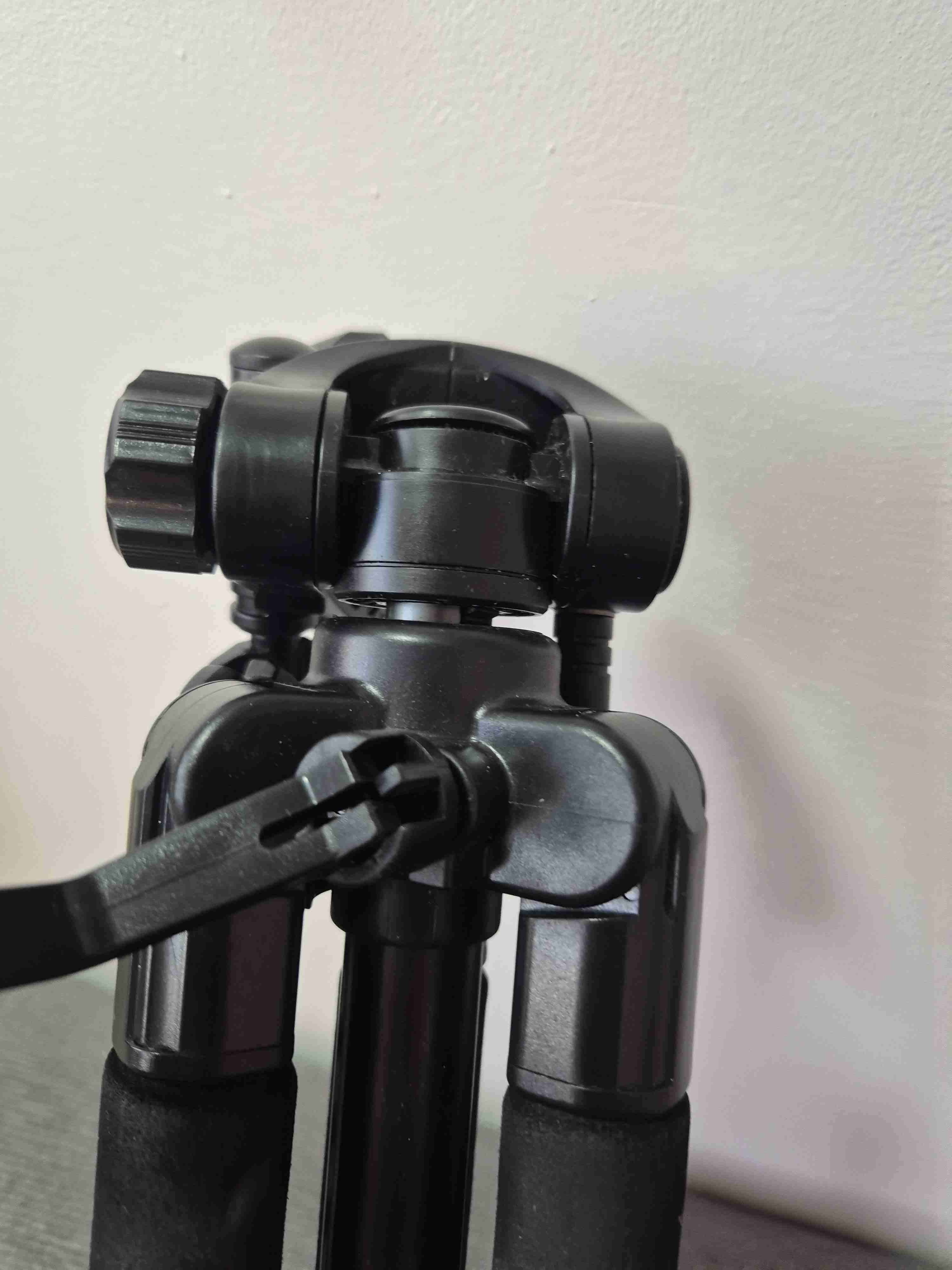 Trípode Vivitar con funda negra - miniatura 2