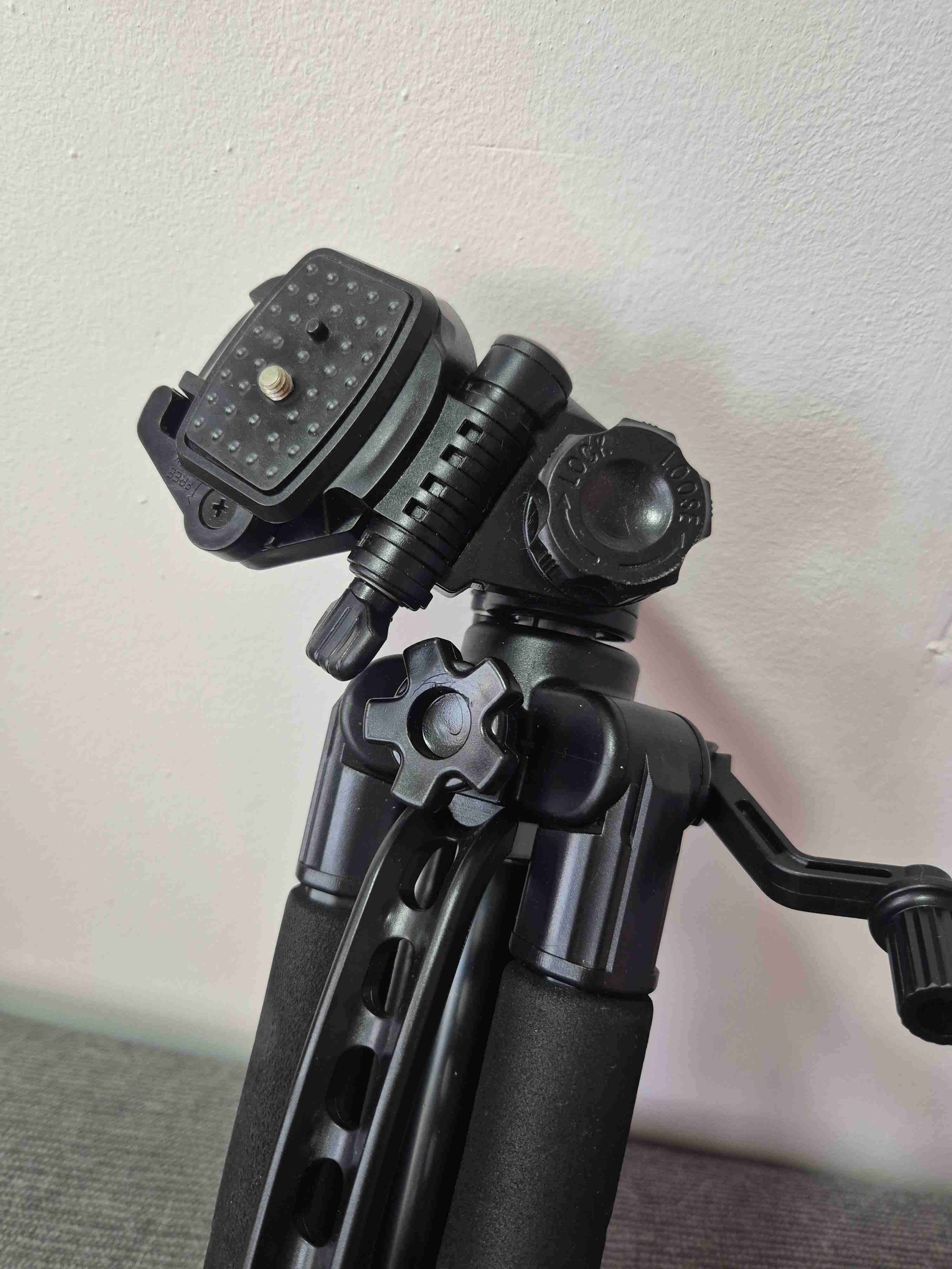 Trípode Vivitar con funda negra - miniatura 3