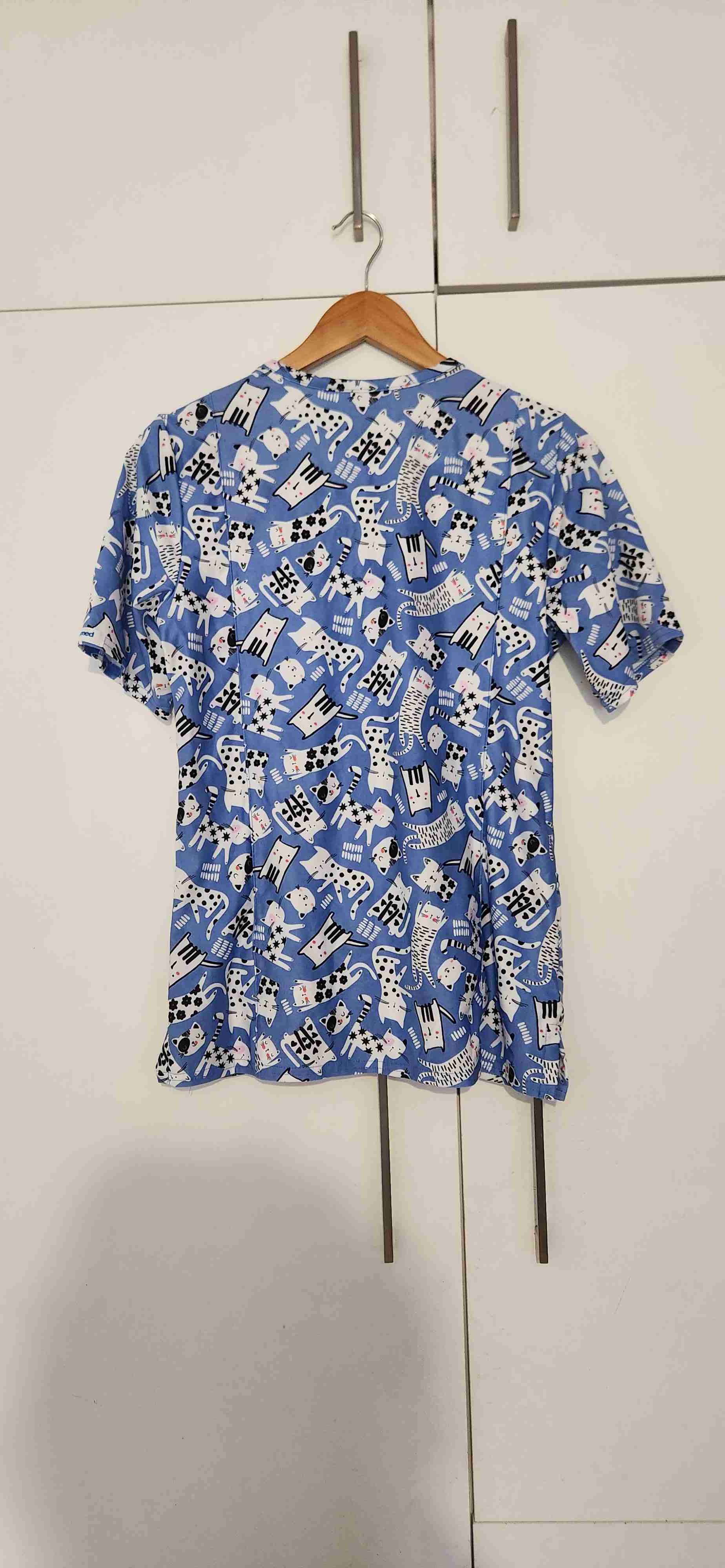 Polera estampada azul con gatos - miniatura 2