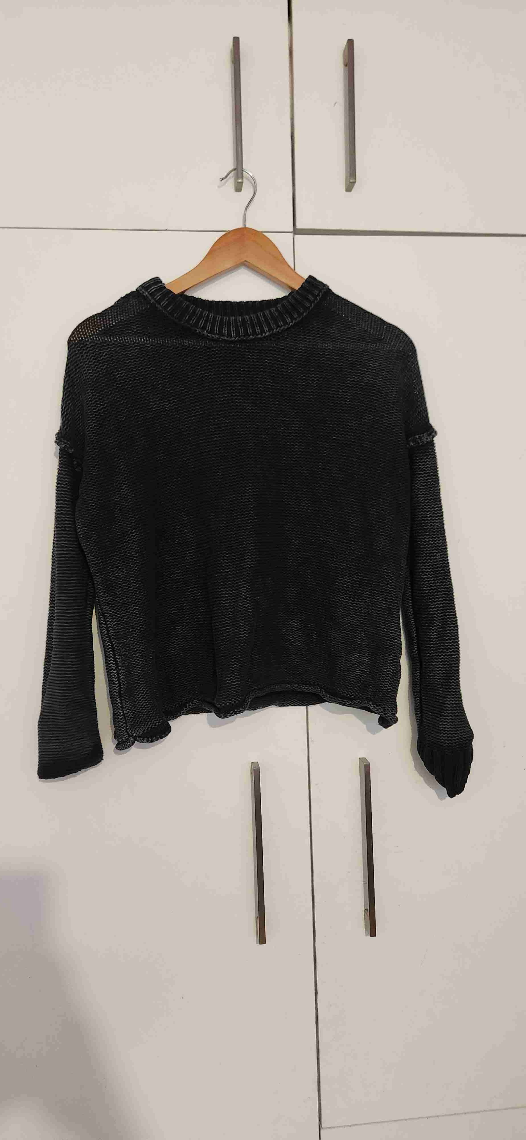 Suéter negro de lana - miniatura 2