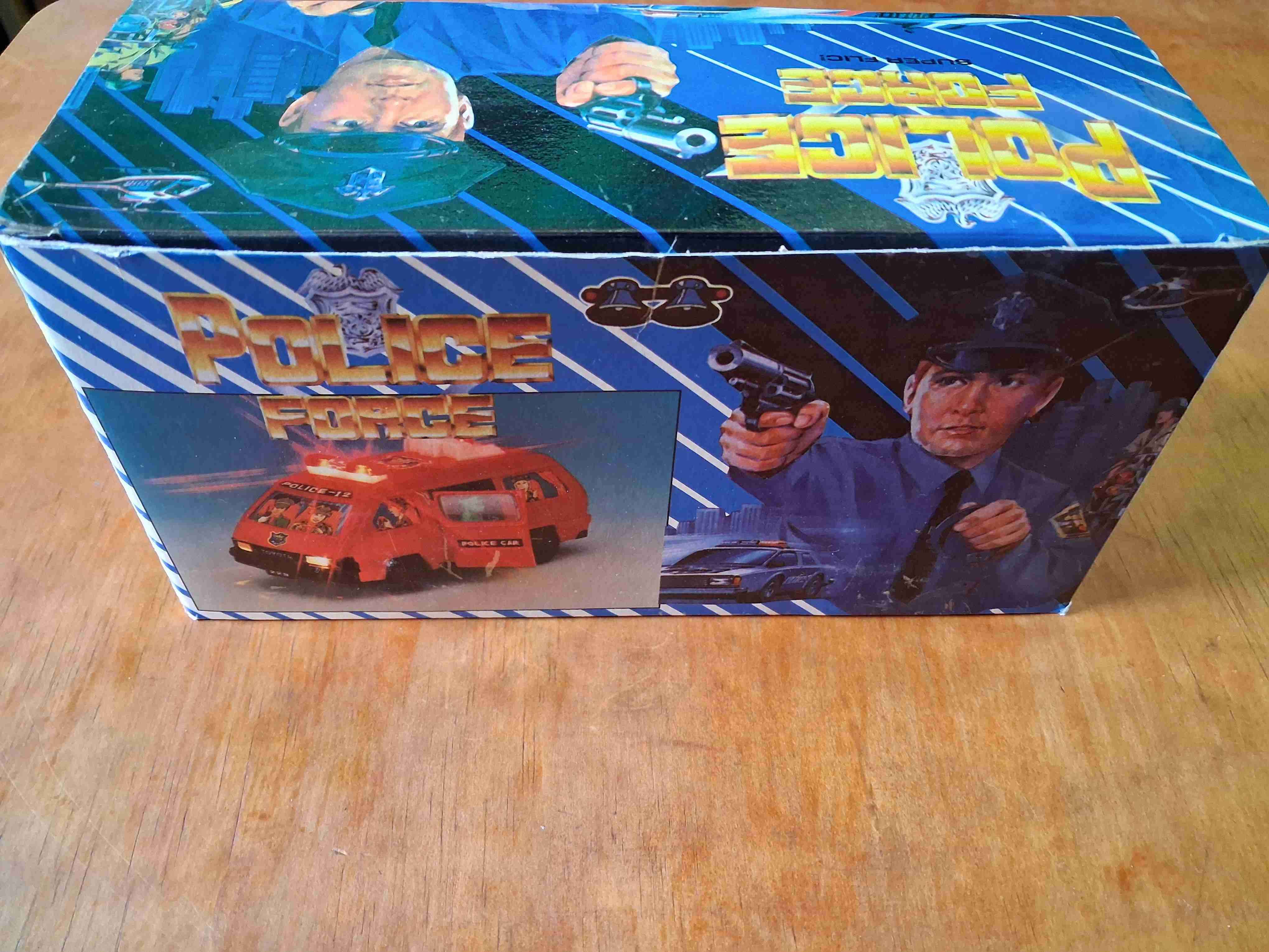 Furgón policía retro - miniatura 3