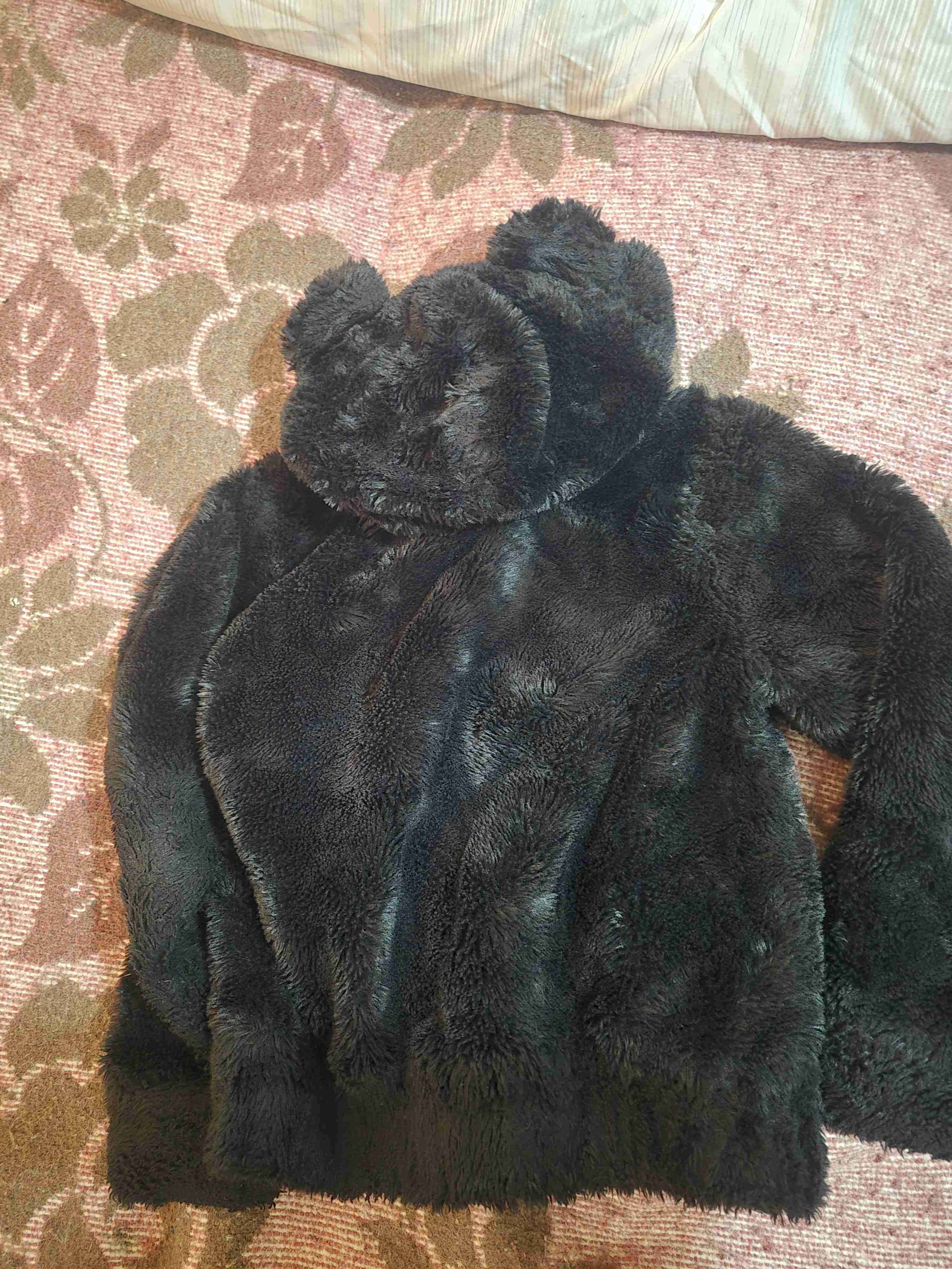 Chaqueta peluda negra con capucha - miniatura 2