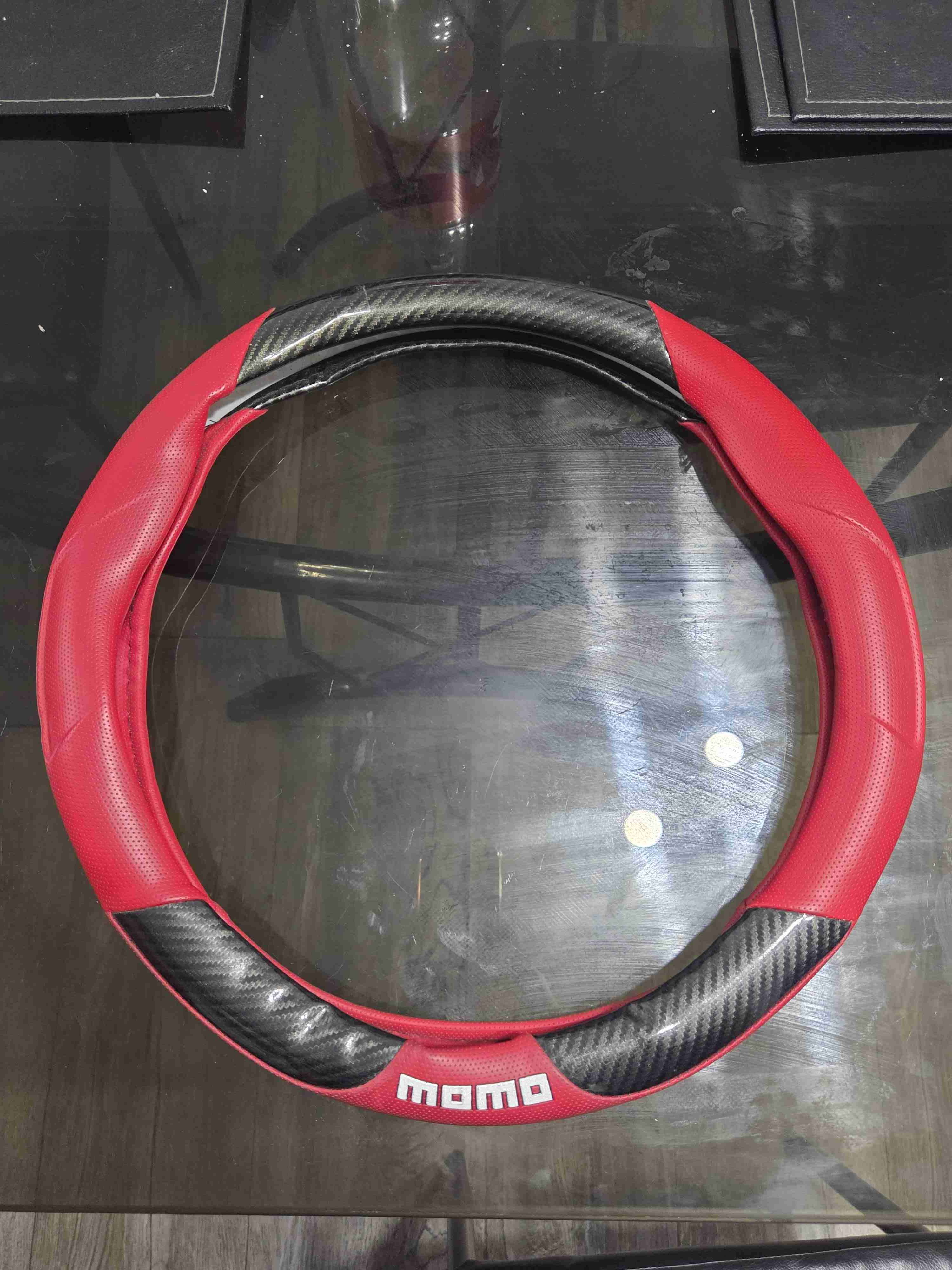 Cubre volante Momo rojo y negro