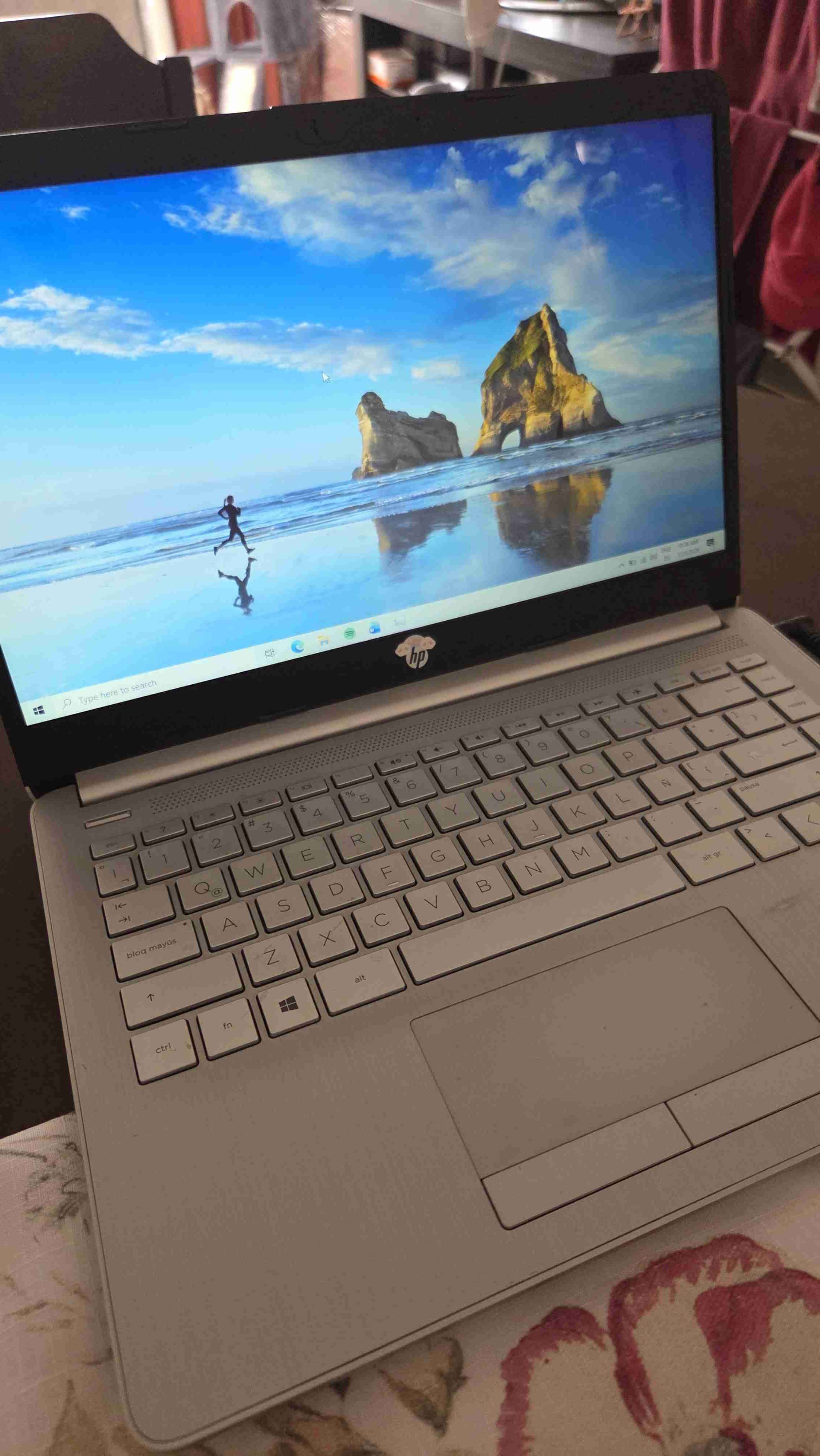 Notebook HP pantalla 14 pulgadas - miniatura 1