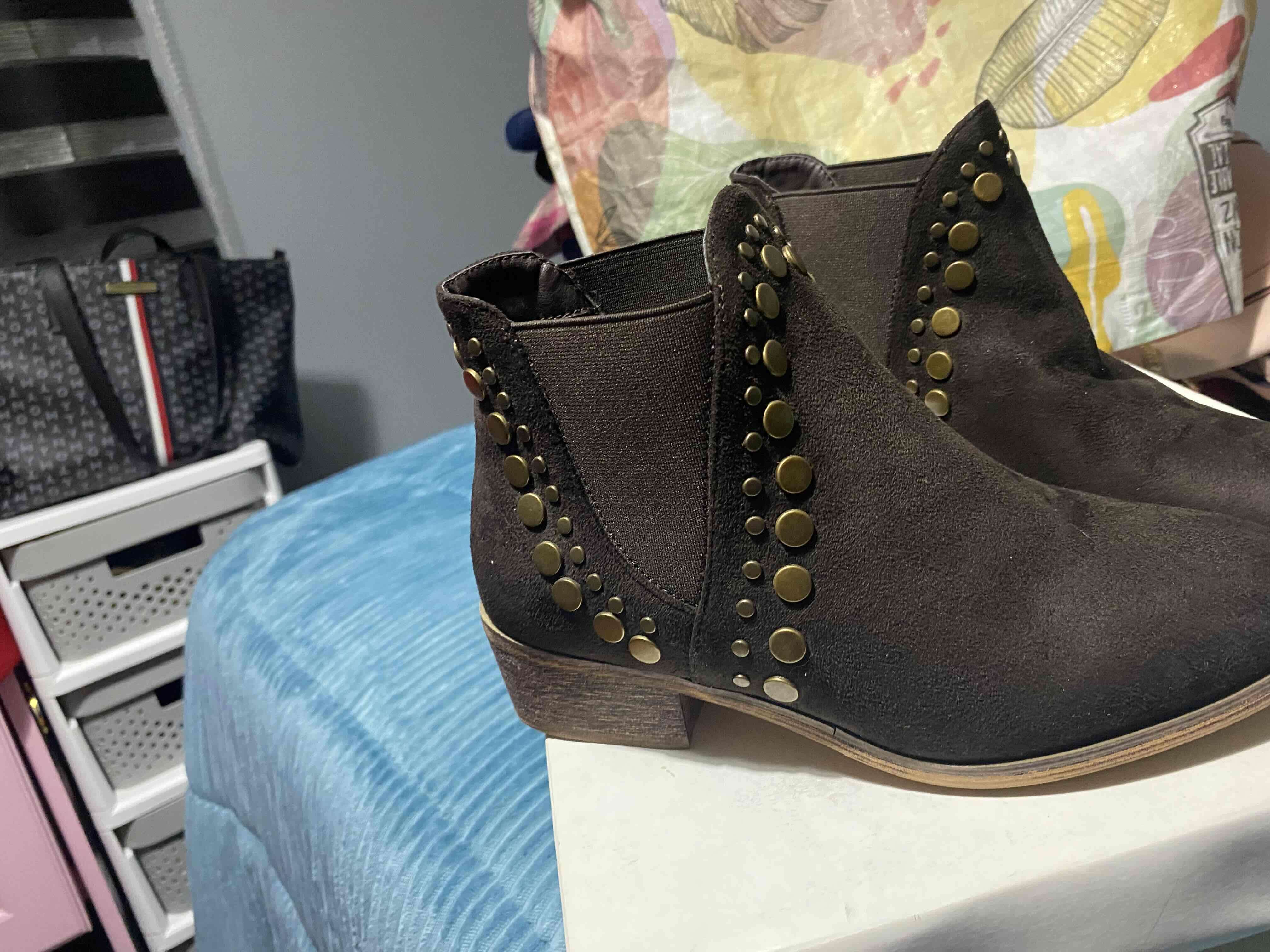 Botines negros con tachas - miniatura 2