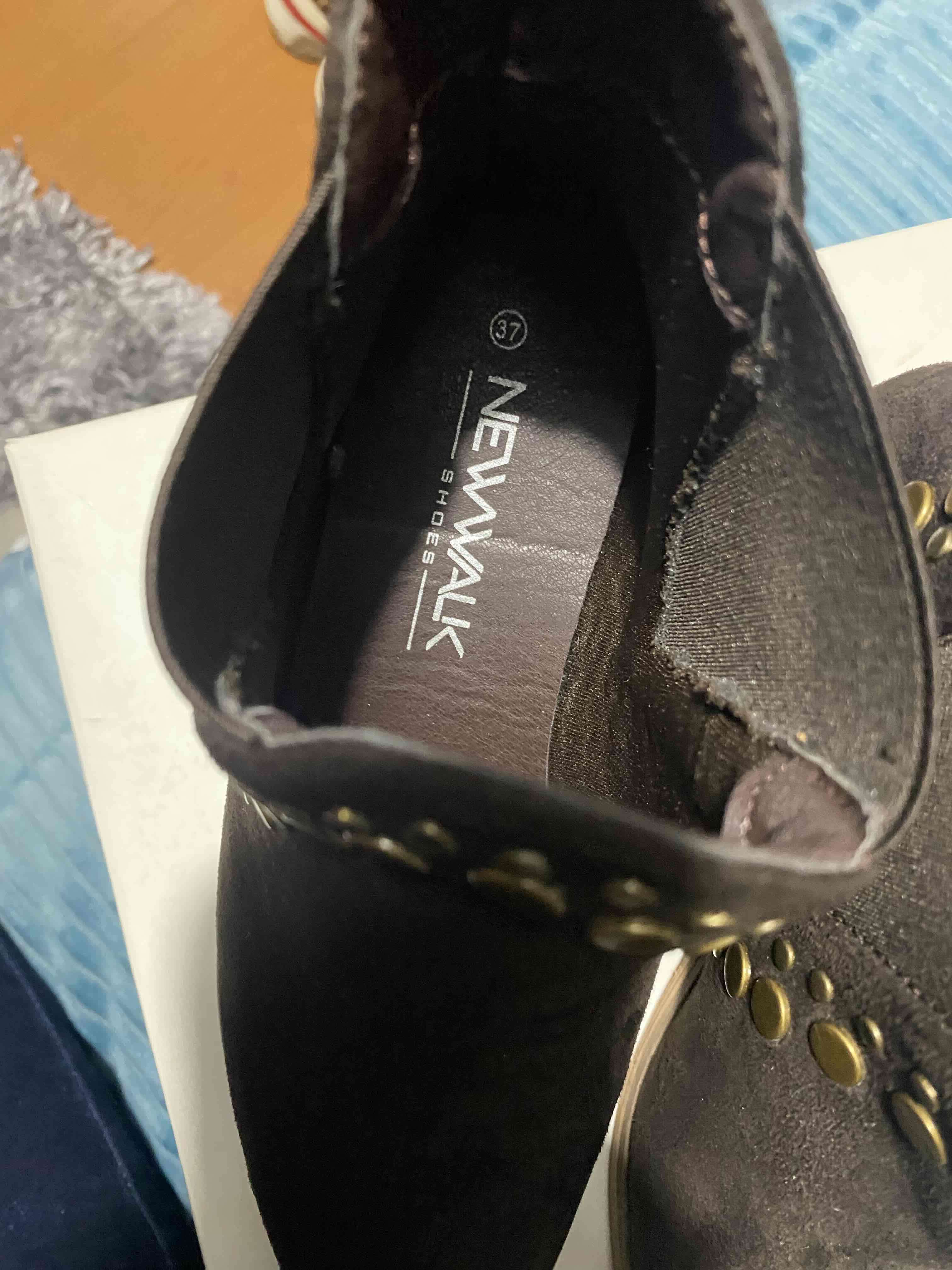 Botines negros con tachas - miniatura 3