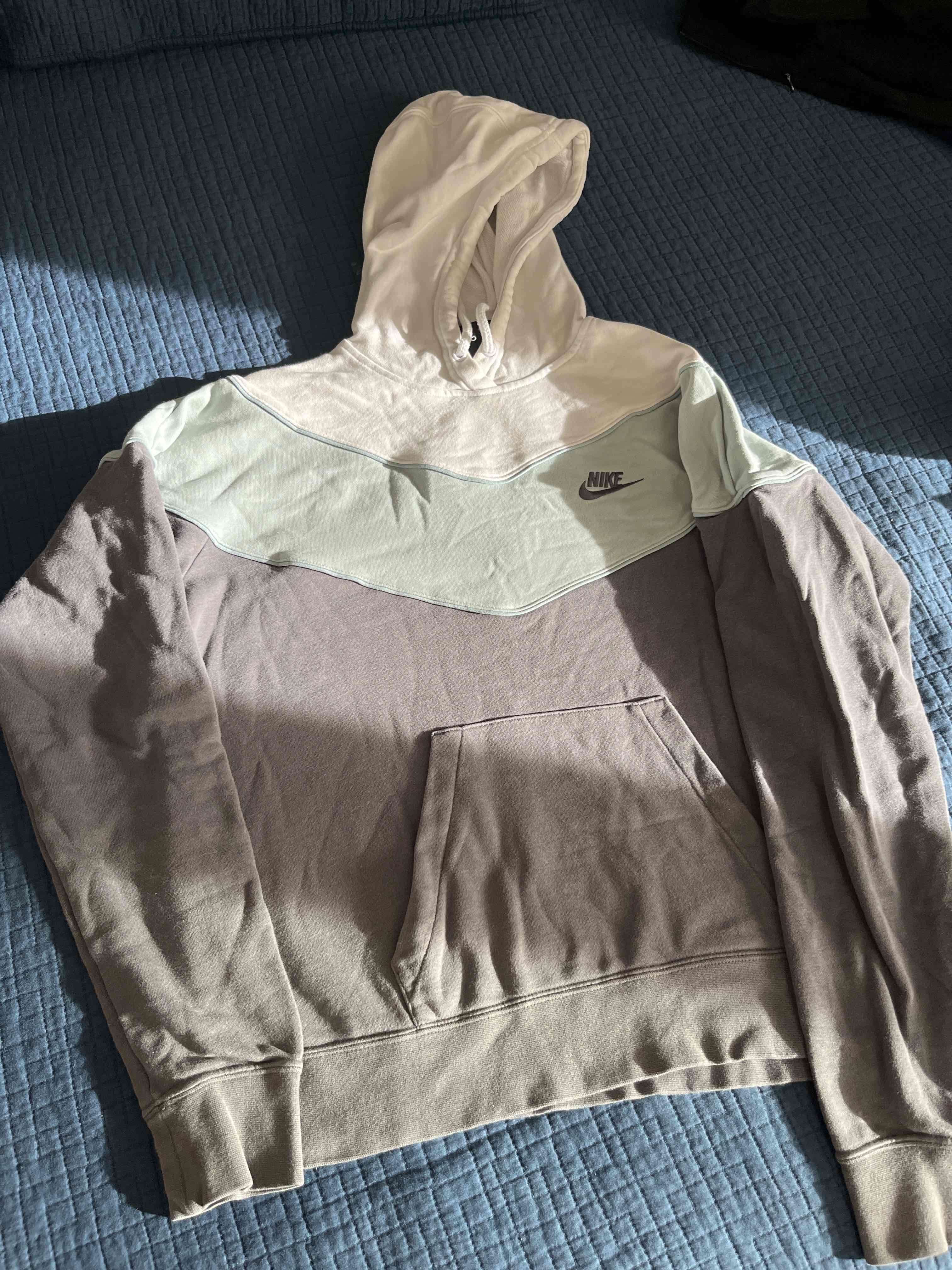 Polerón Nike tricolor con capucha