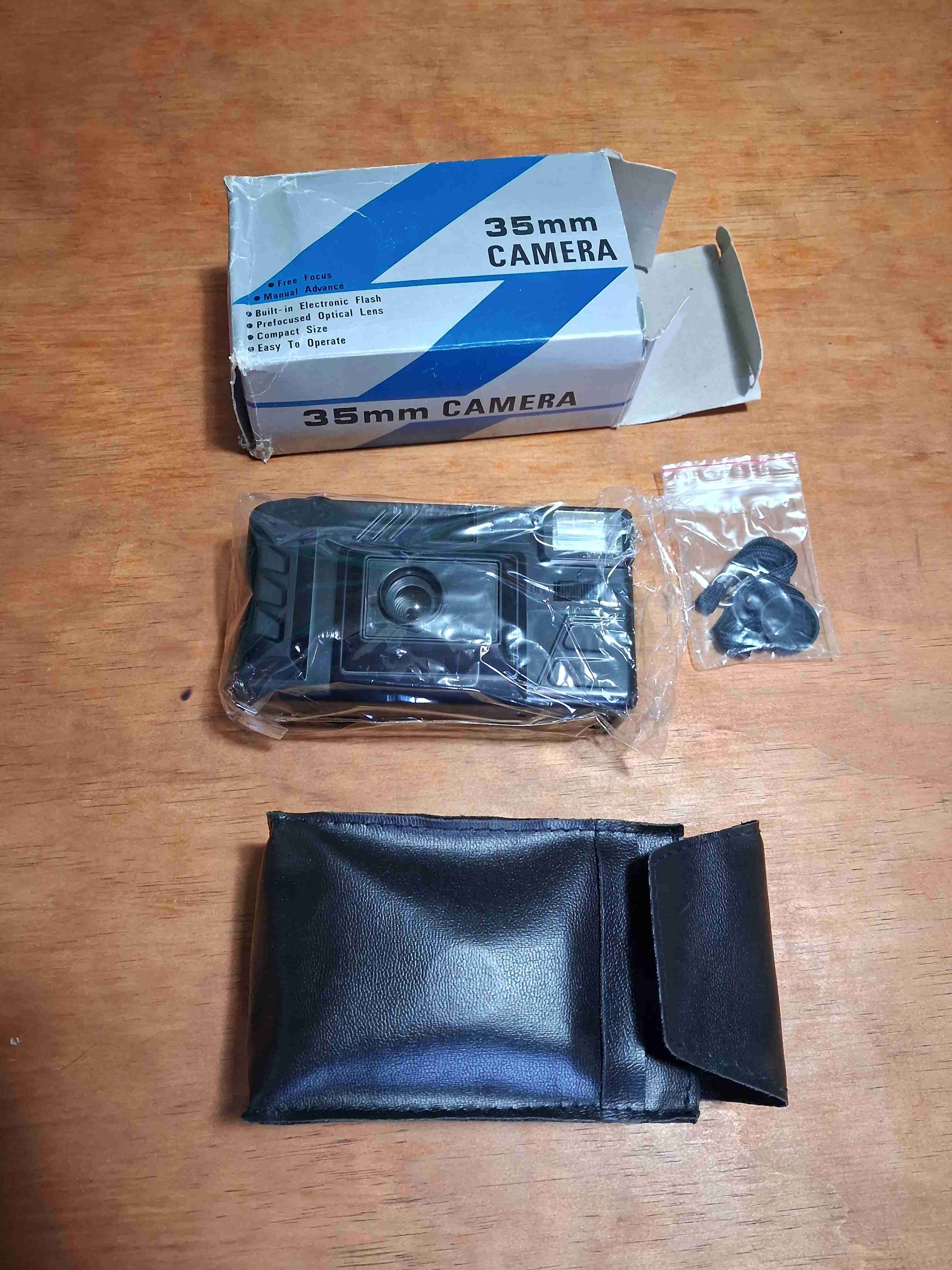 Cámara antigua de 35mm con estuche - miniatura 1