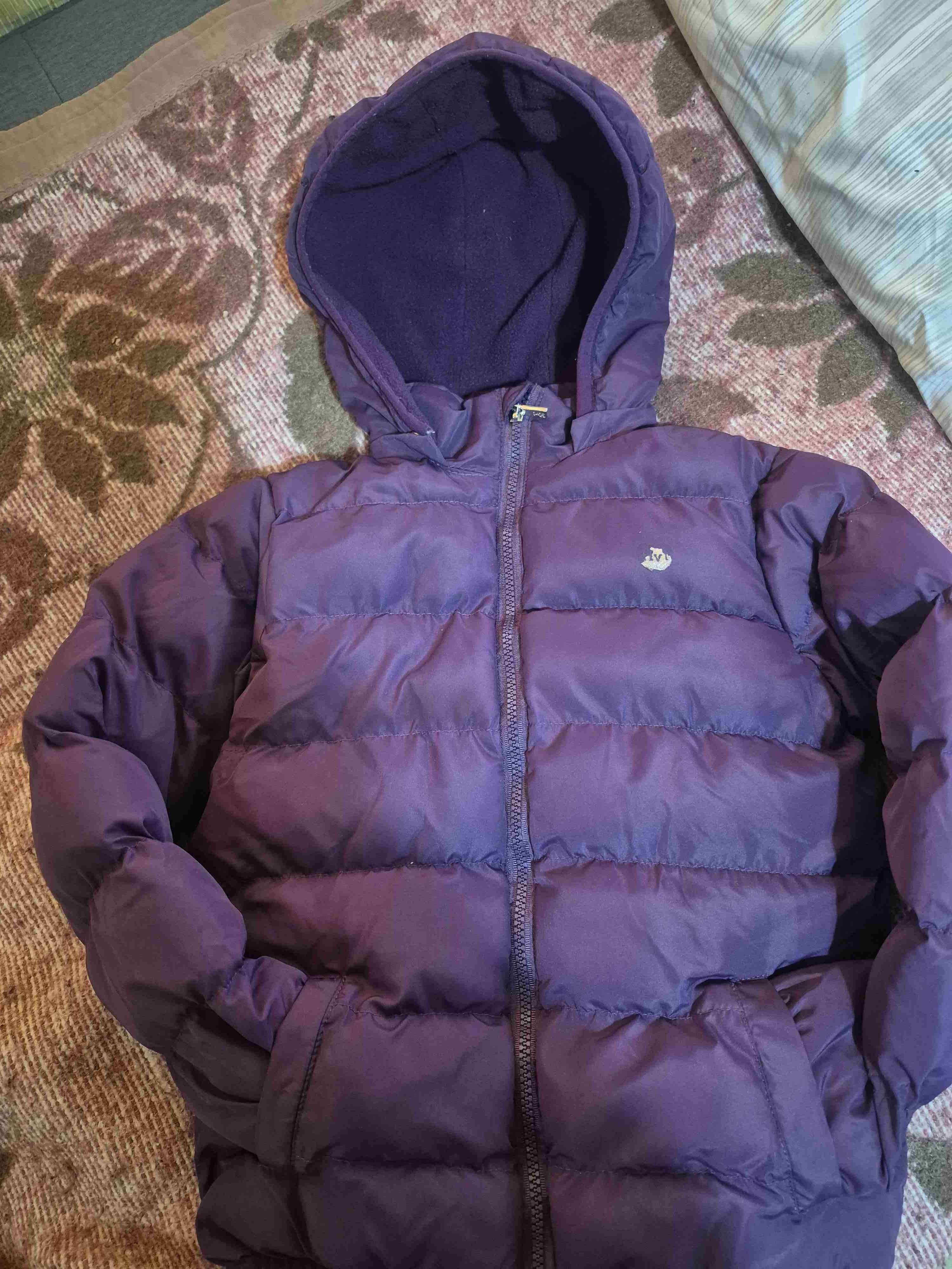Chaqueta acolchada morada con capucha - miniatura 1