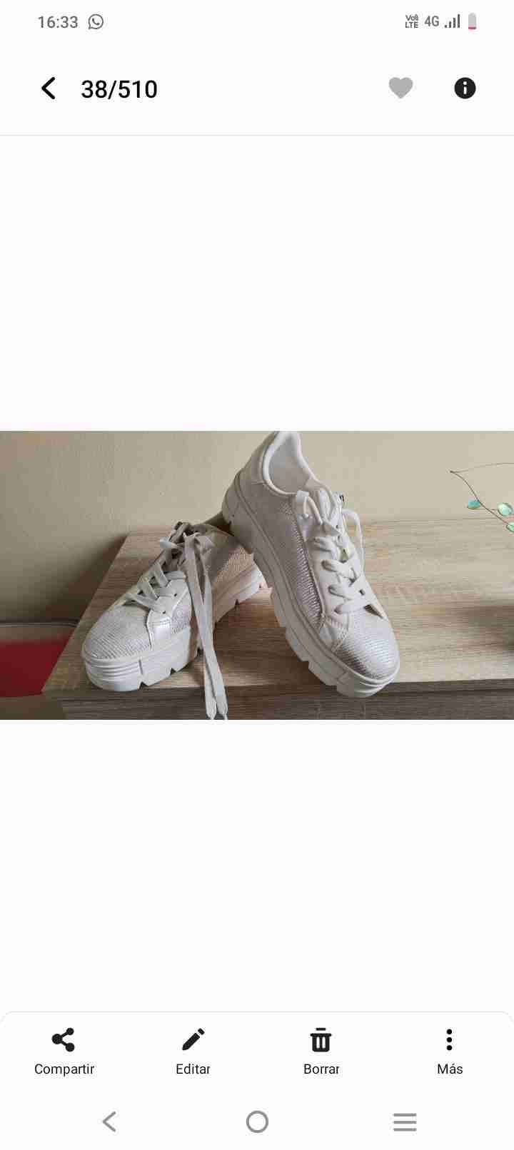 Zapatillas blancas estilo casual