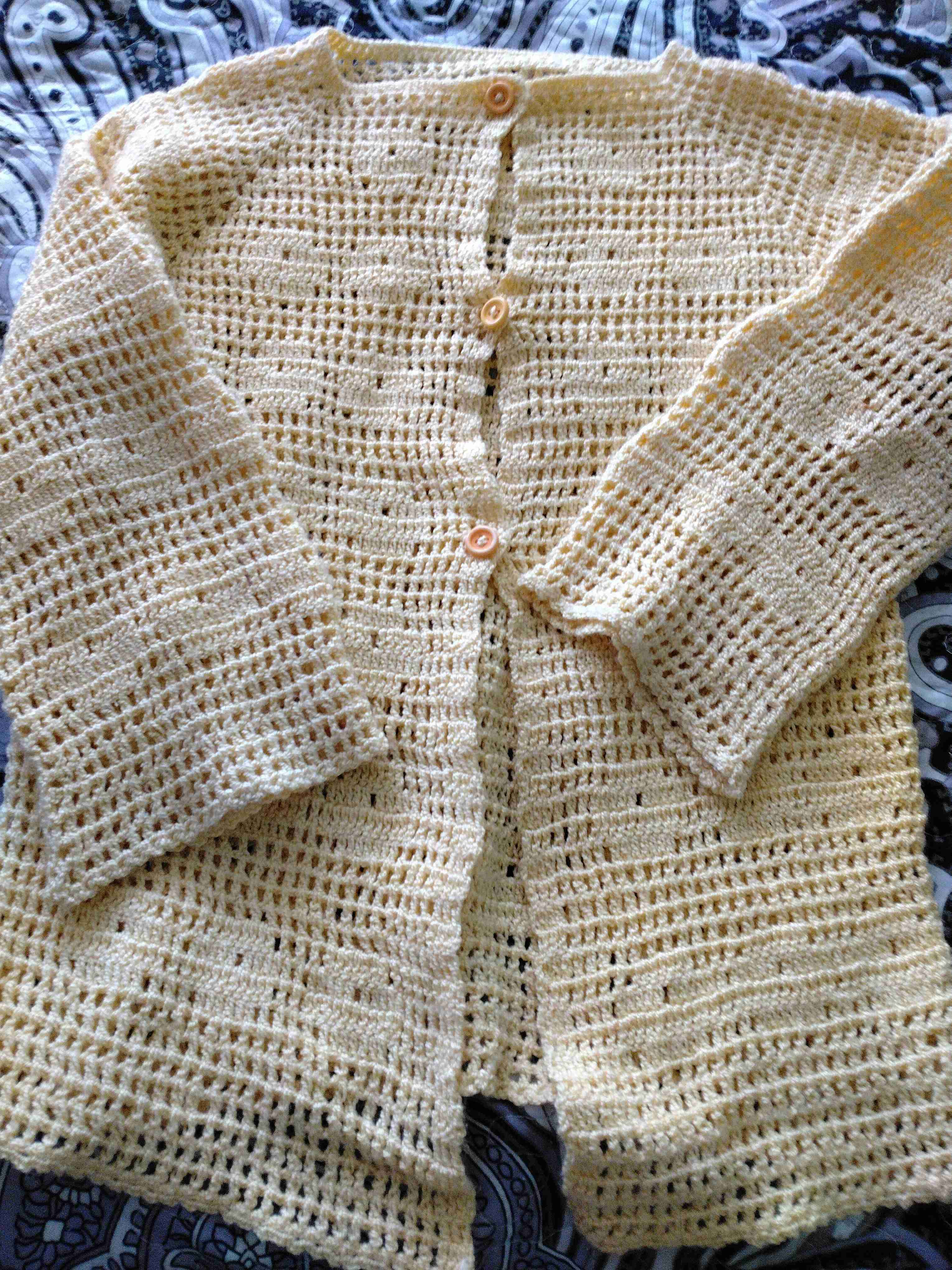 Cardigan tejido a crochet amarillo - miniatura 1
