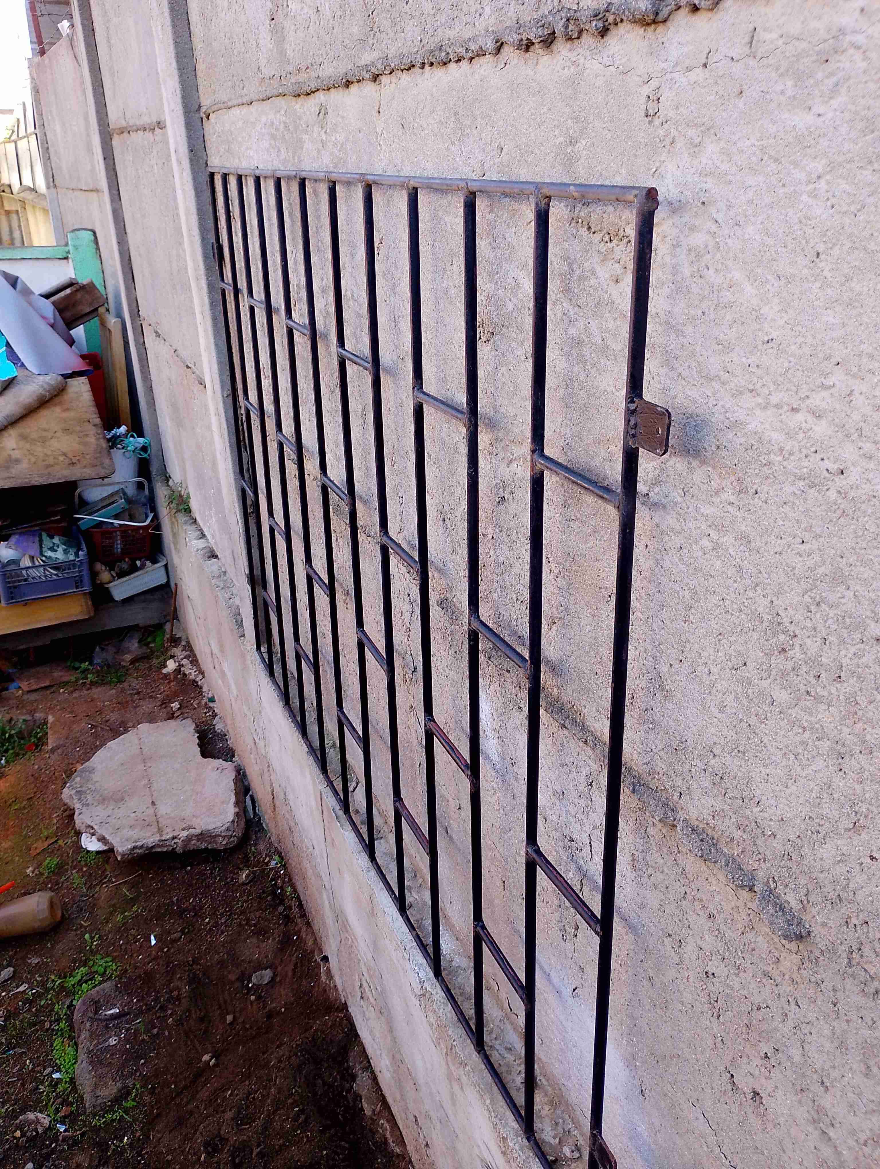 Reja de fierro para ventana - miniatura 2