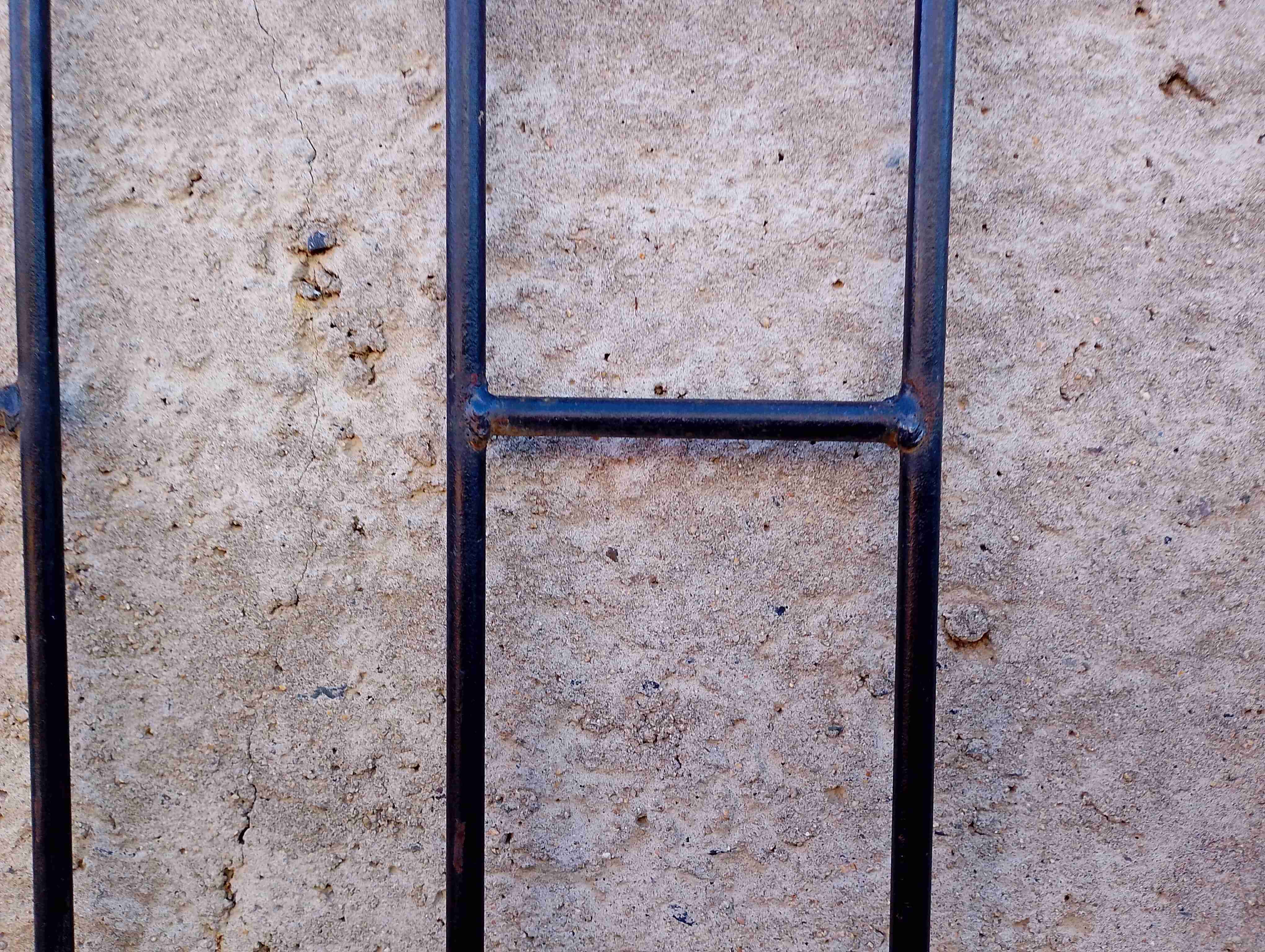 Reja de fierro para ventana - miniatura 4