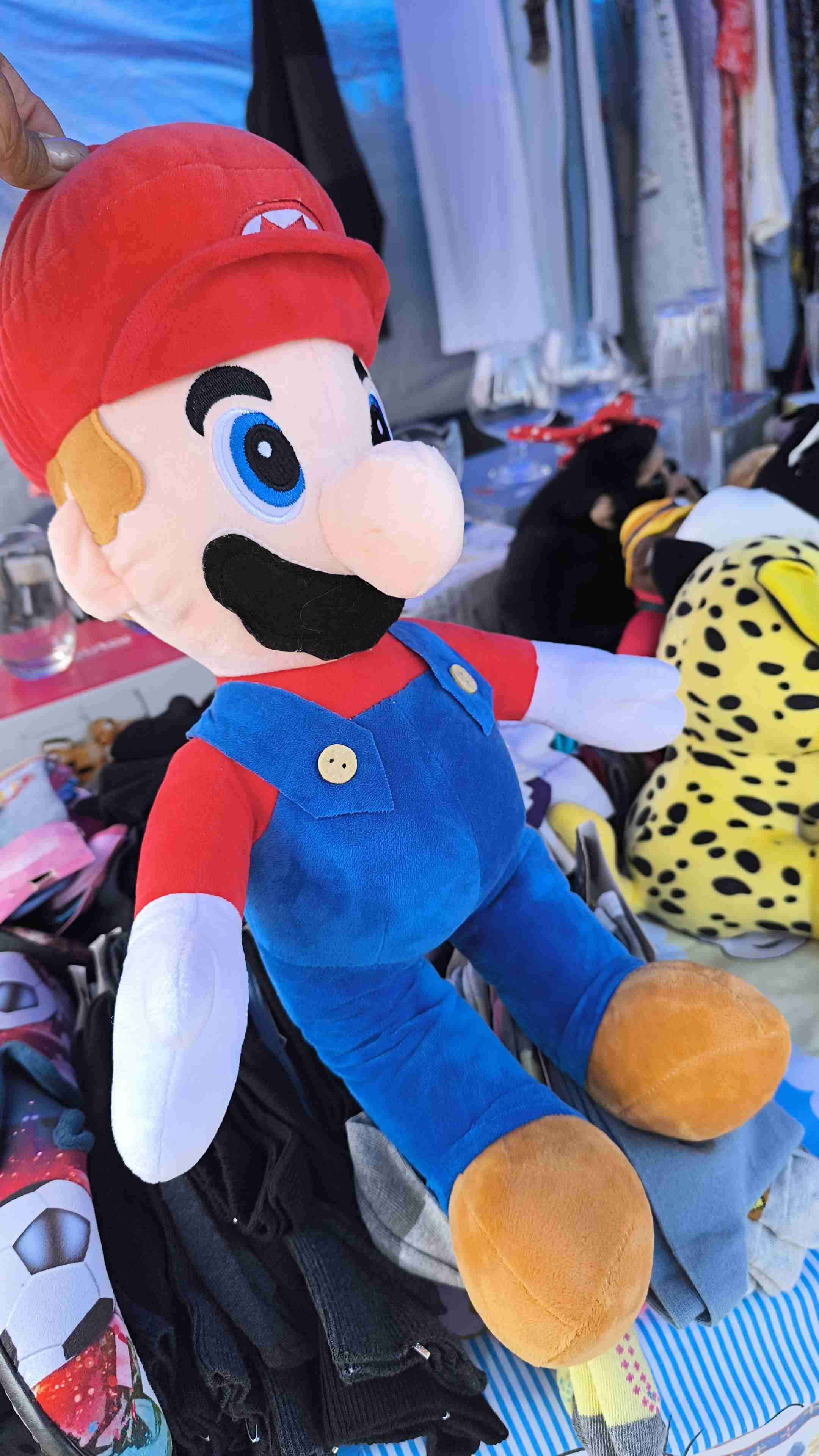 Ropa y peluches y menaje - miniatura 4