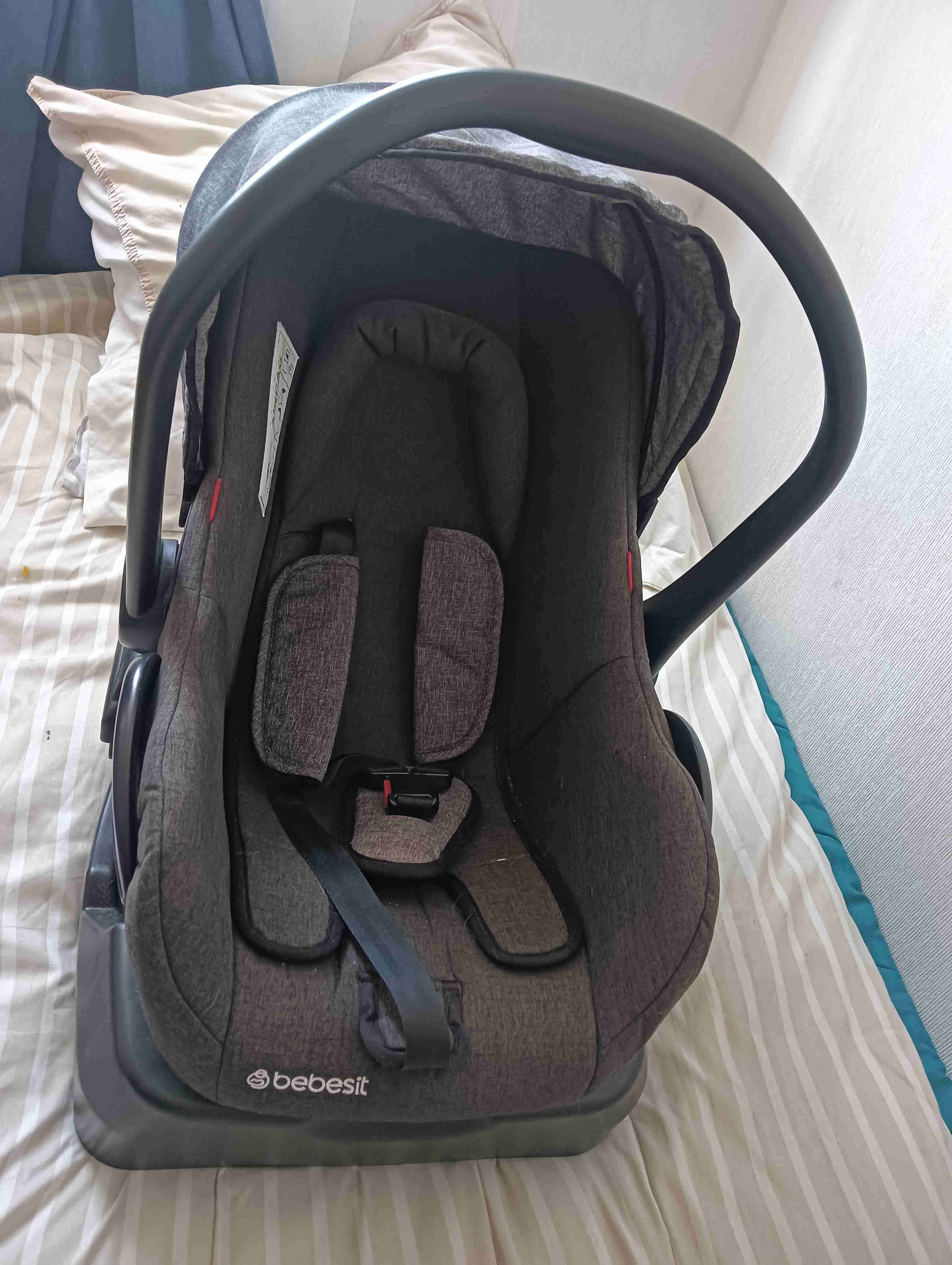 Silla de auto para bebé - miniatura 2