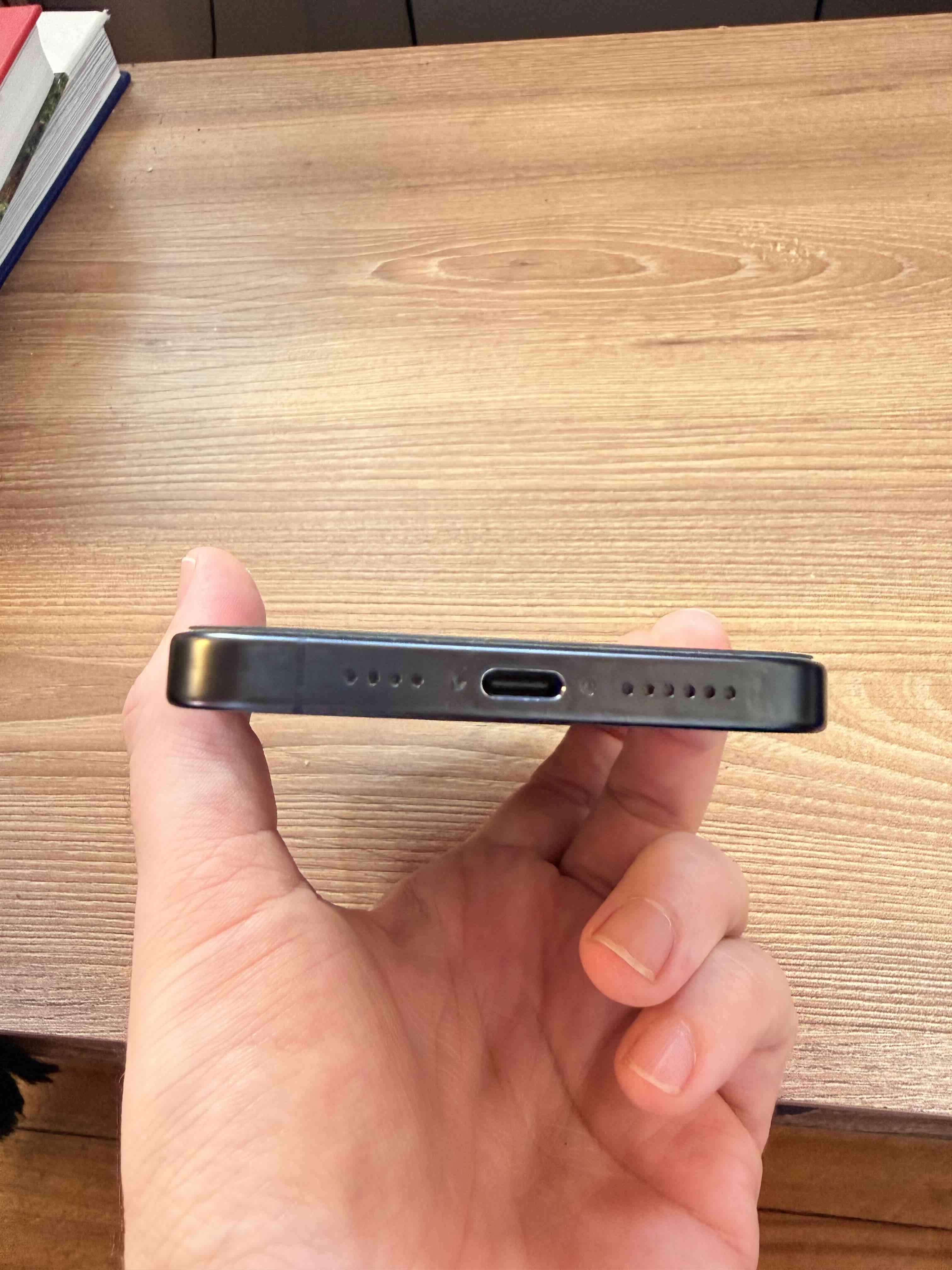 Apple iPhone 15 Pro Max (256 Gb) - Titanio Negro - miniatura 4