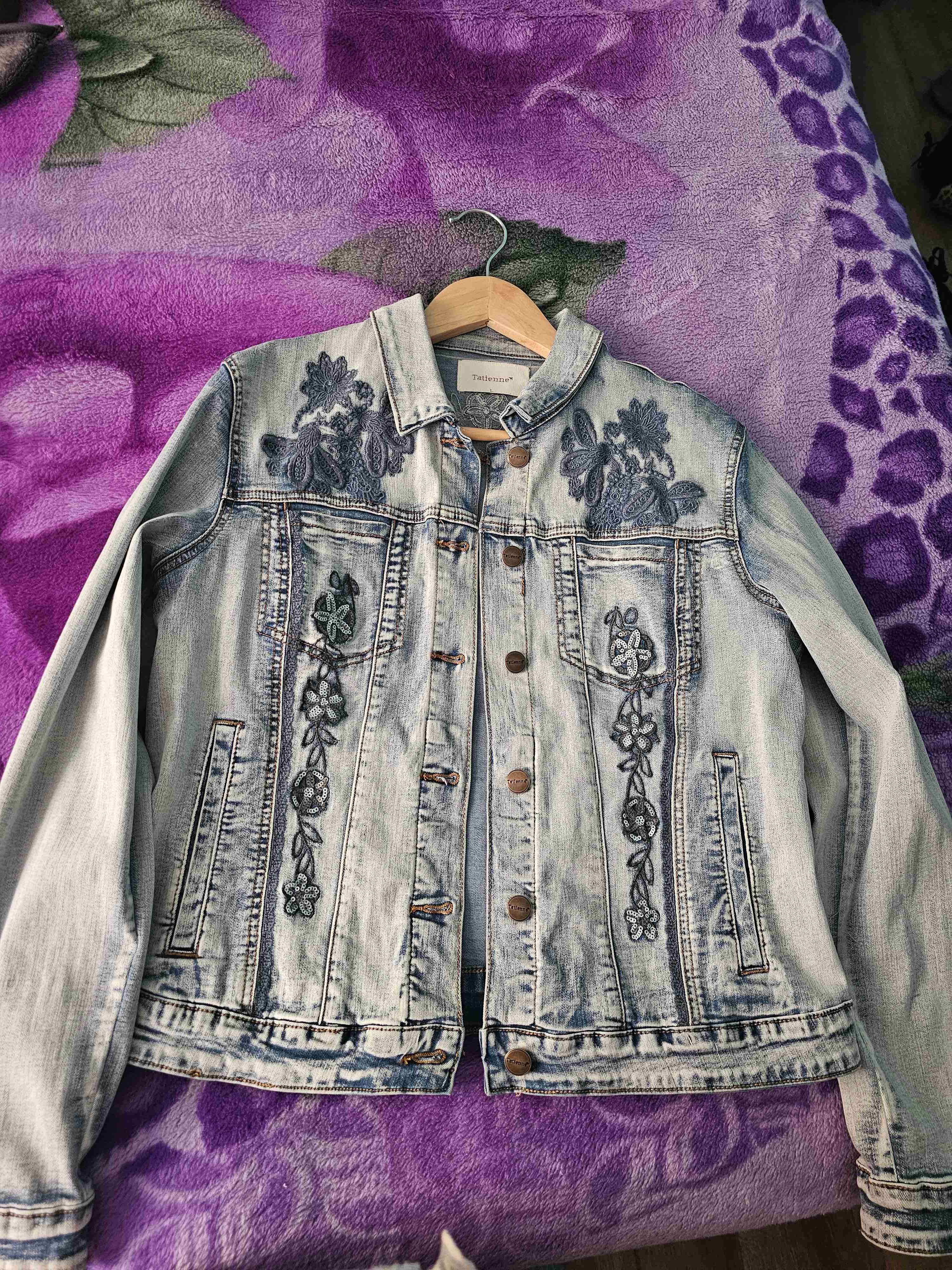 Chaqueta de mezclilla bordada