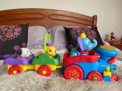 Tren de juguete colorido Fisher Price - miniatura 2