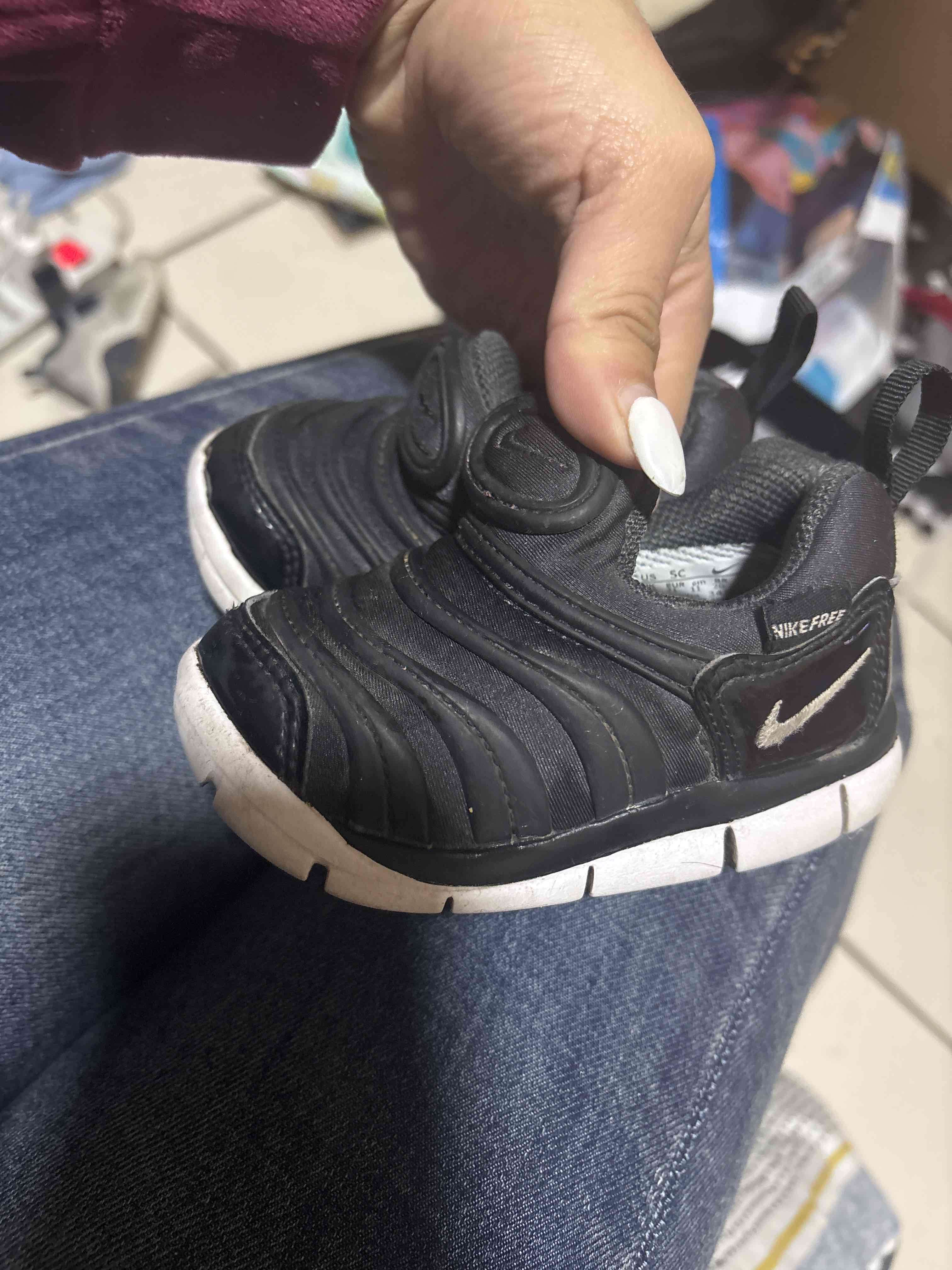 Zapatillas nike negras para niños - miniatura 2