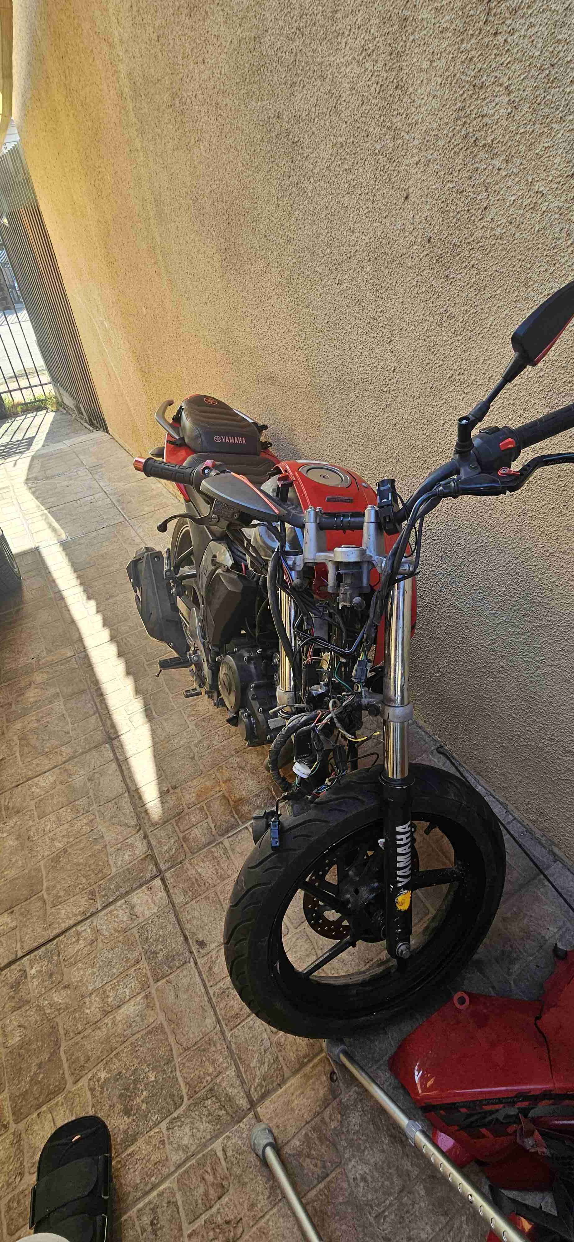 Yamaha fz150 2.0 2018 chocada - miniatura 5