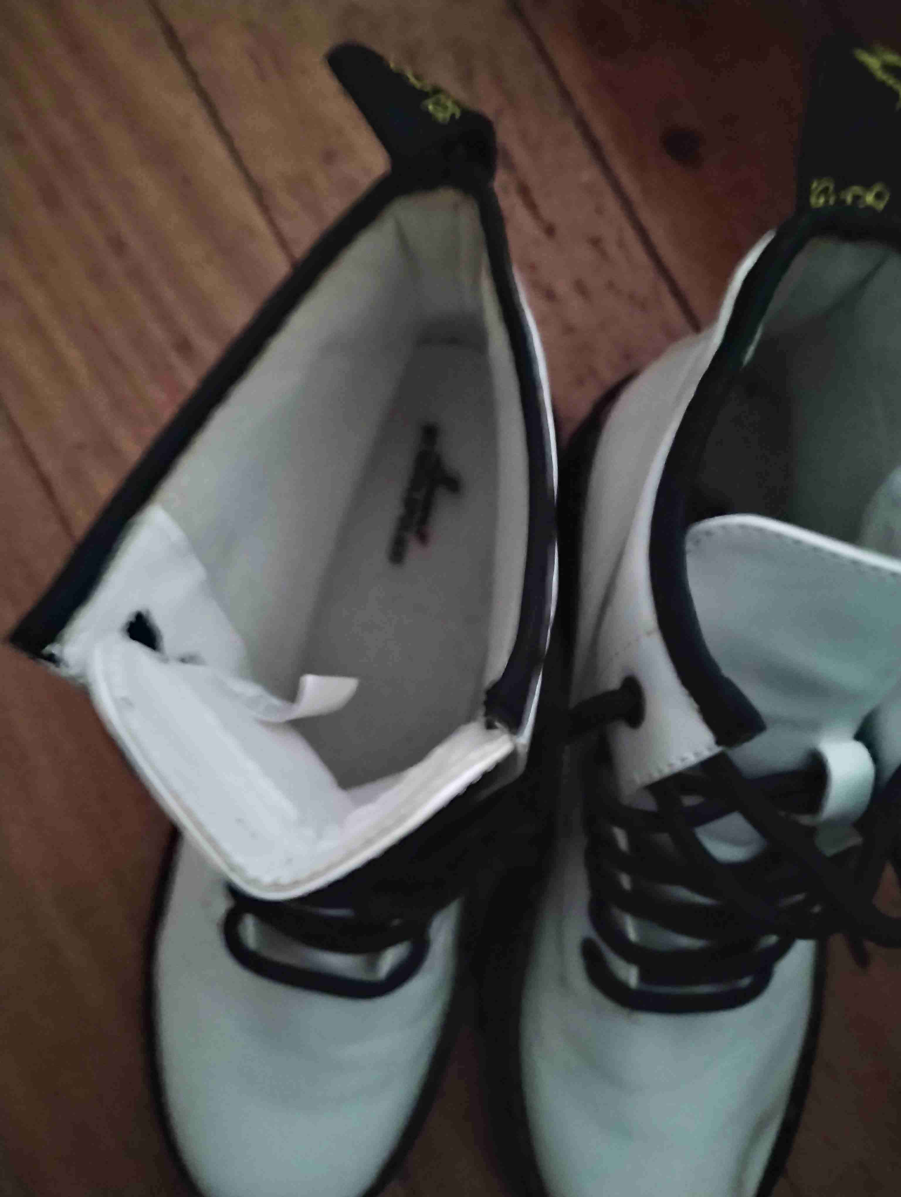 Botas blancas con detalle negro - miniatura 1