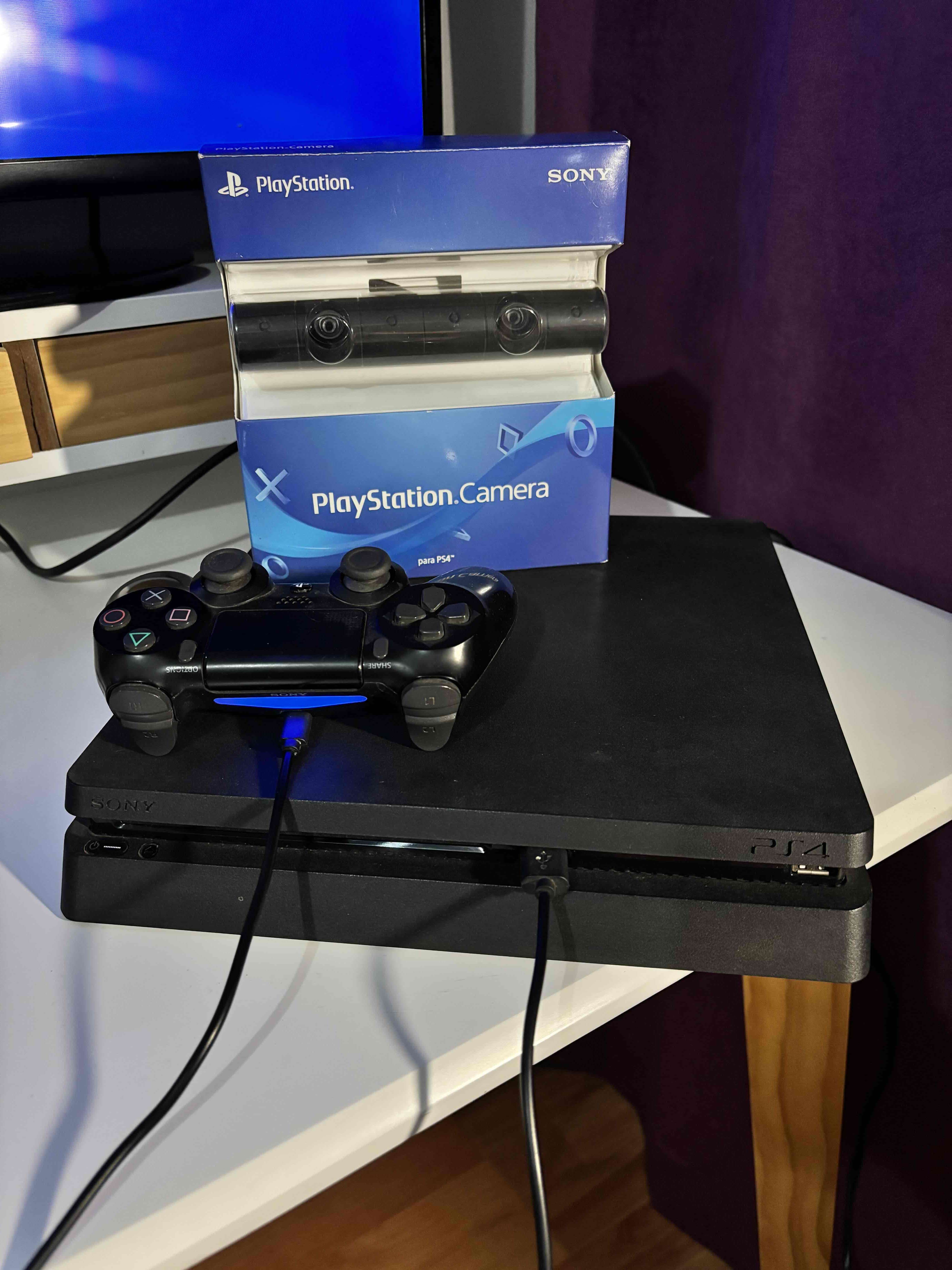 PS4 con juegos y cámara - miniatura 2