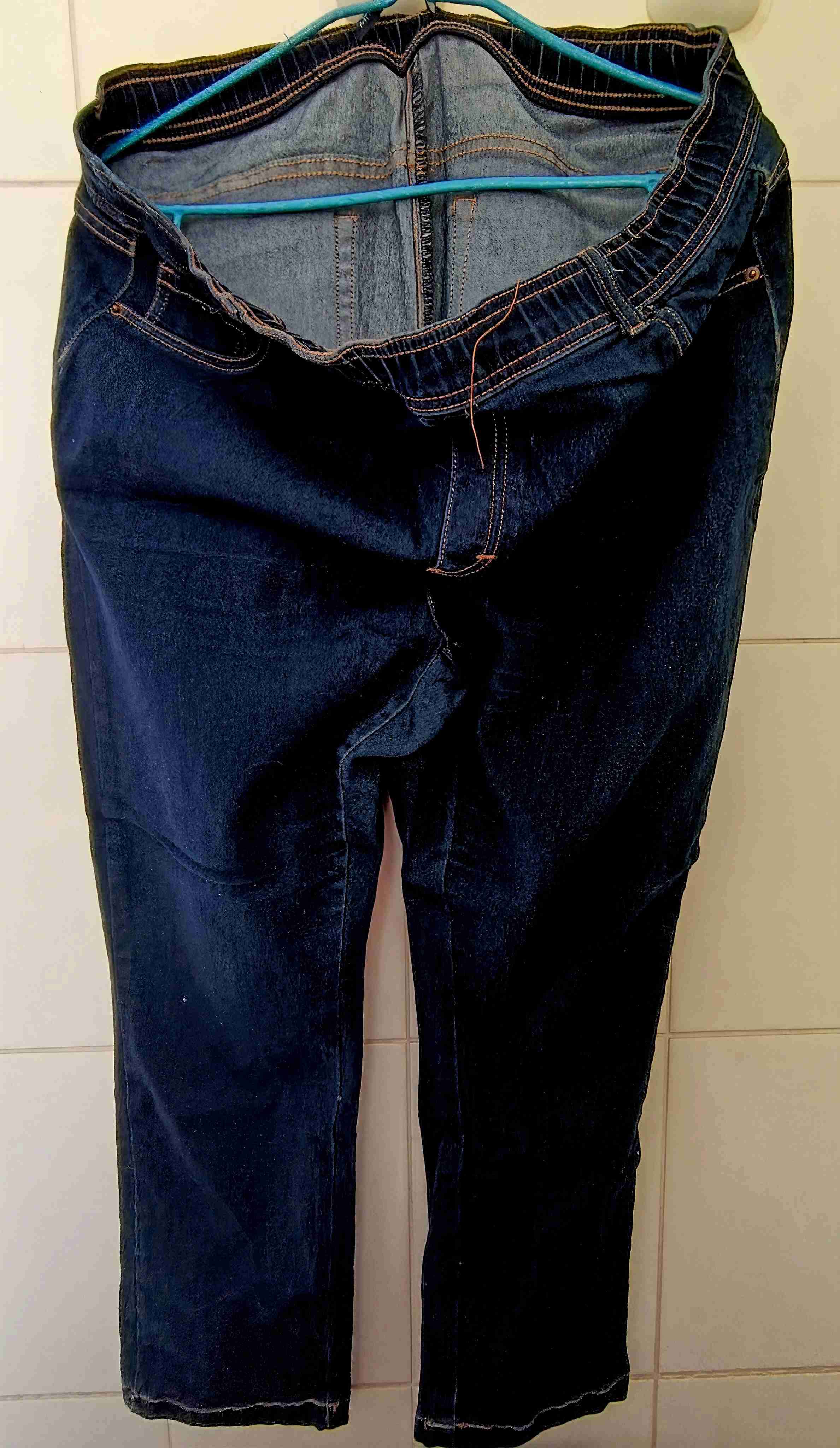 Jeans azul oscuro básicos
