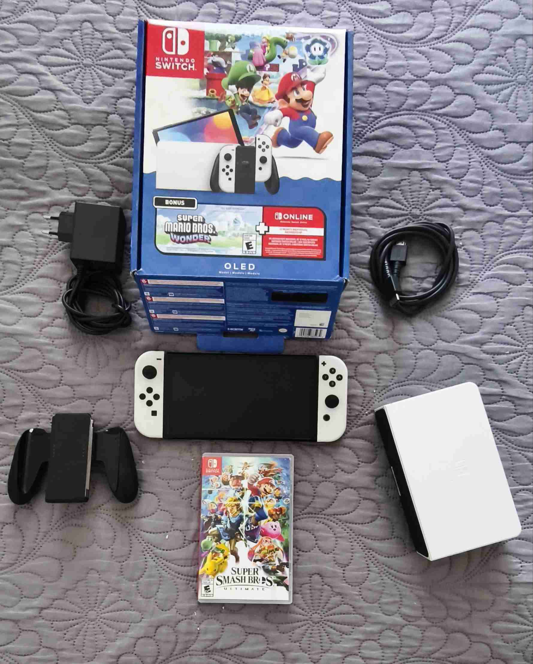 Nintendo Switch OLED con juego - miniatura 1