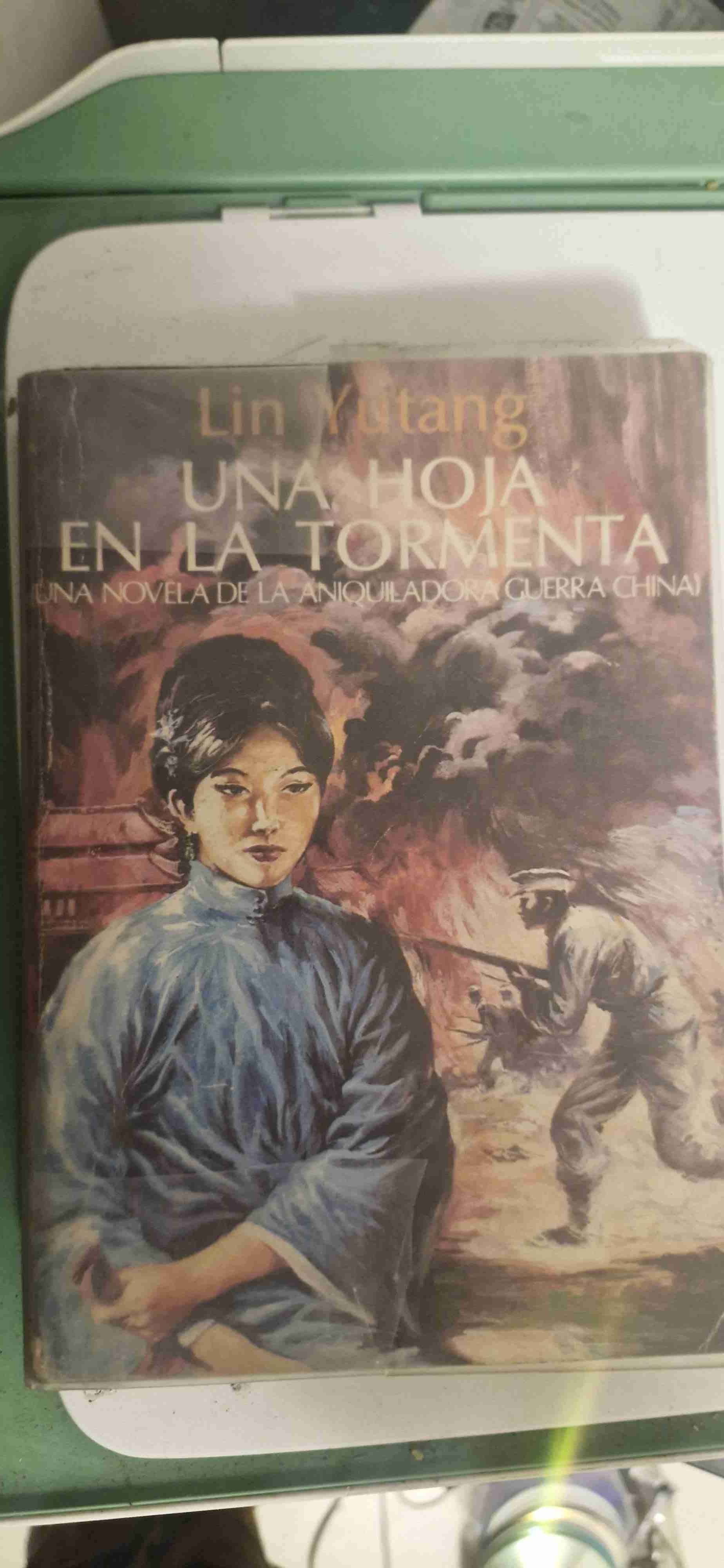 Libro 'Una hoja en la tormenta'