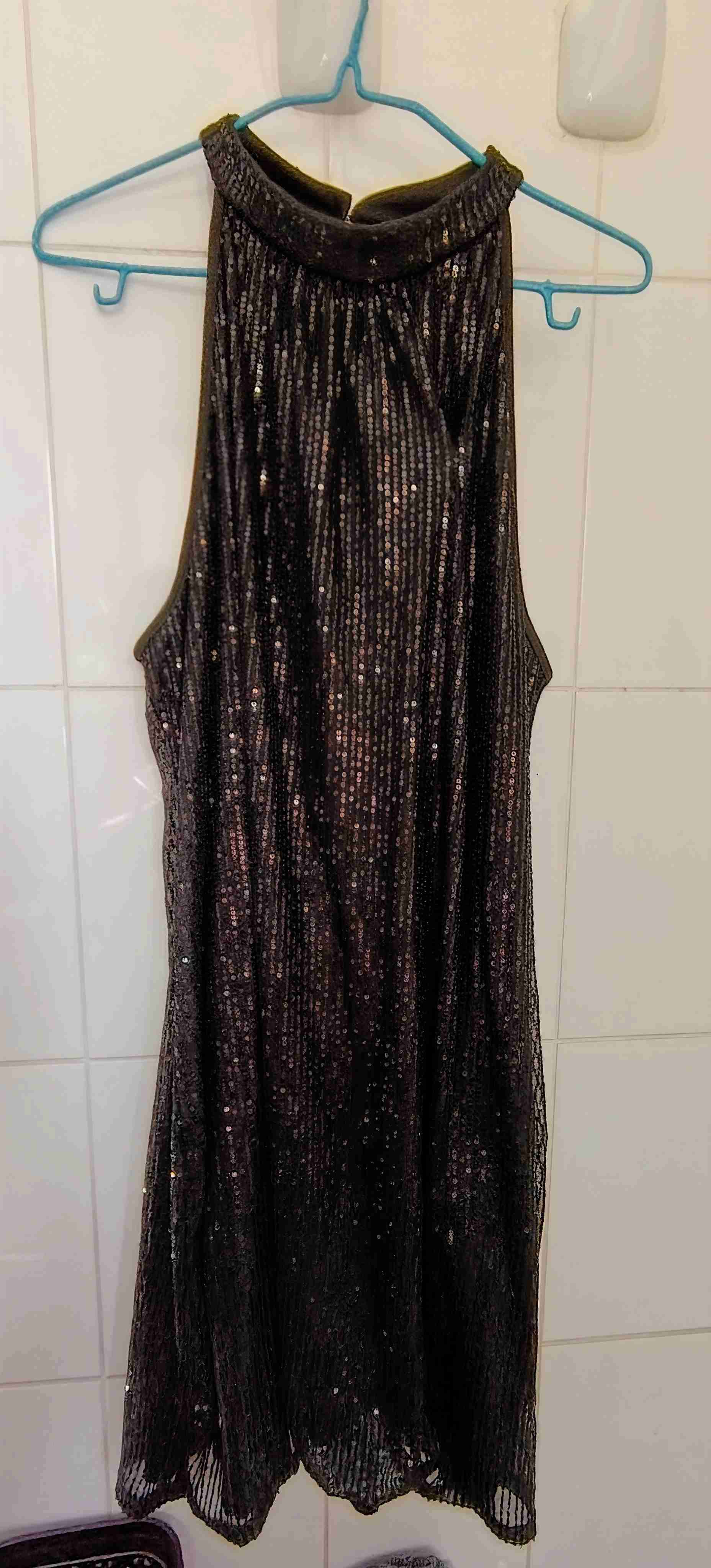 Vestido negro con lentejuelas