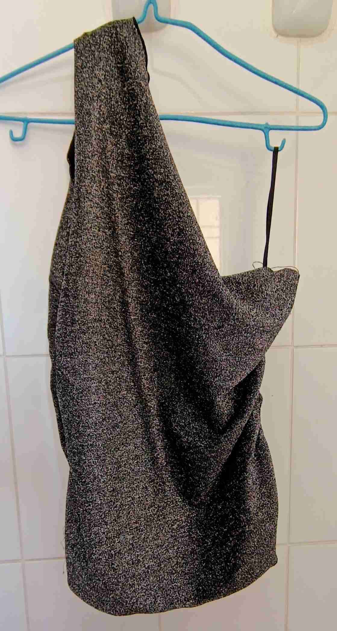 Top sin mangas negro brillante