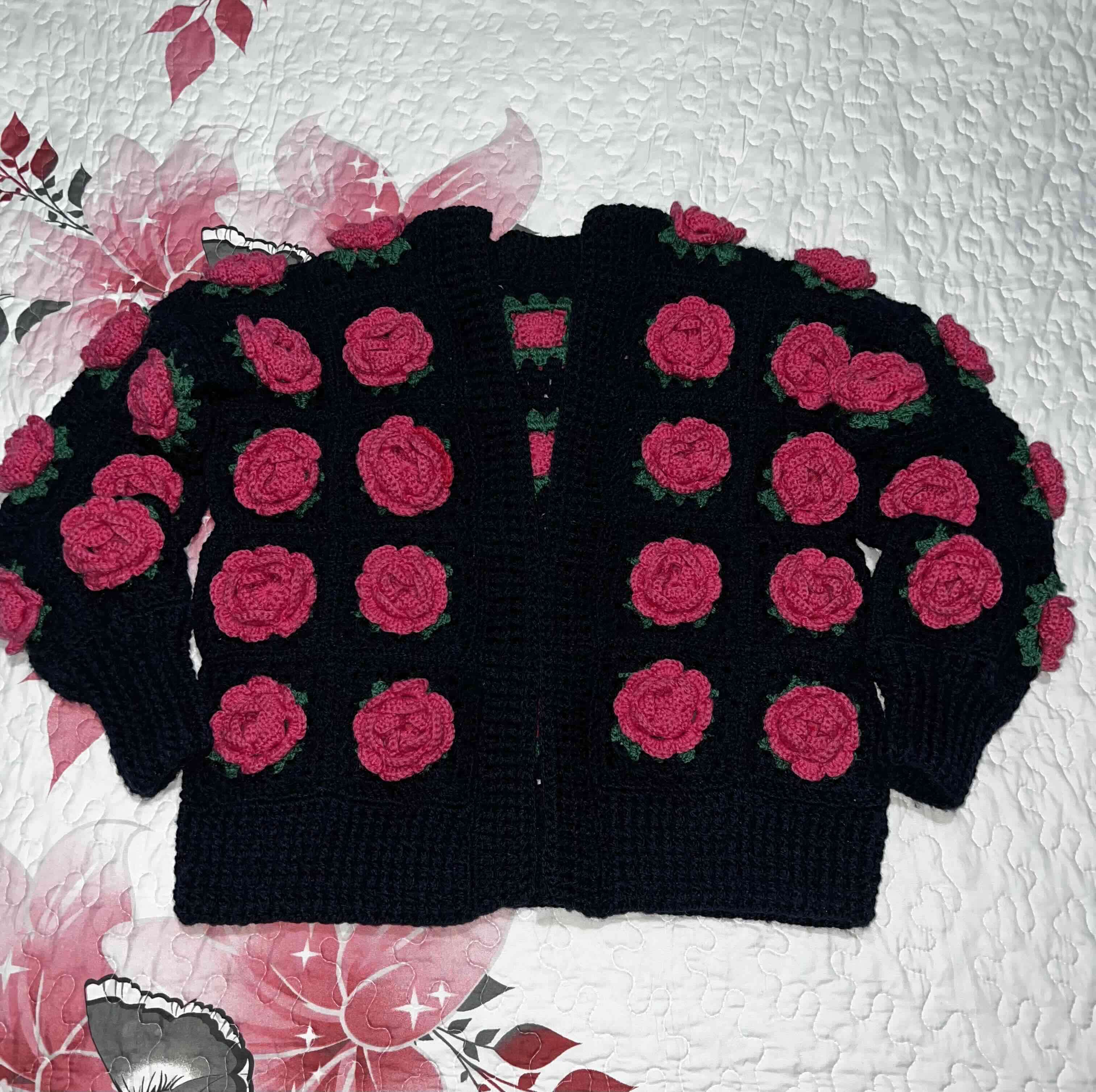 Chaleco tejido artesanal con rosas TALLA S/M - miniatura 1