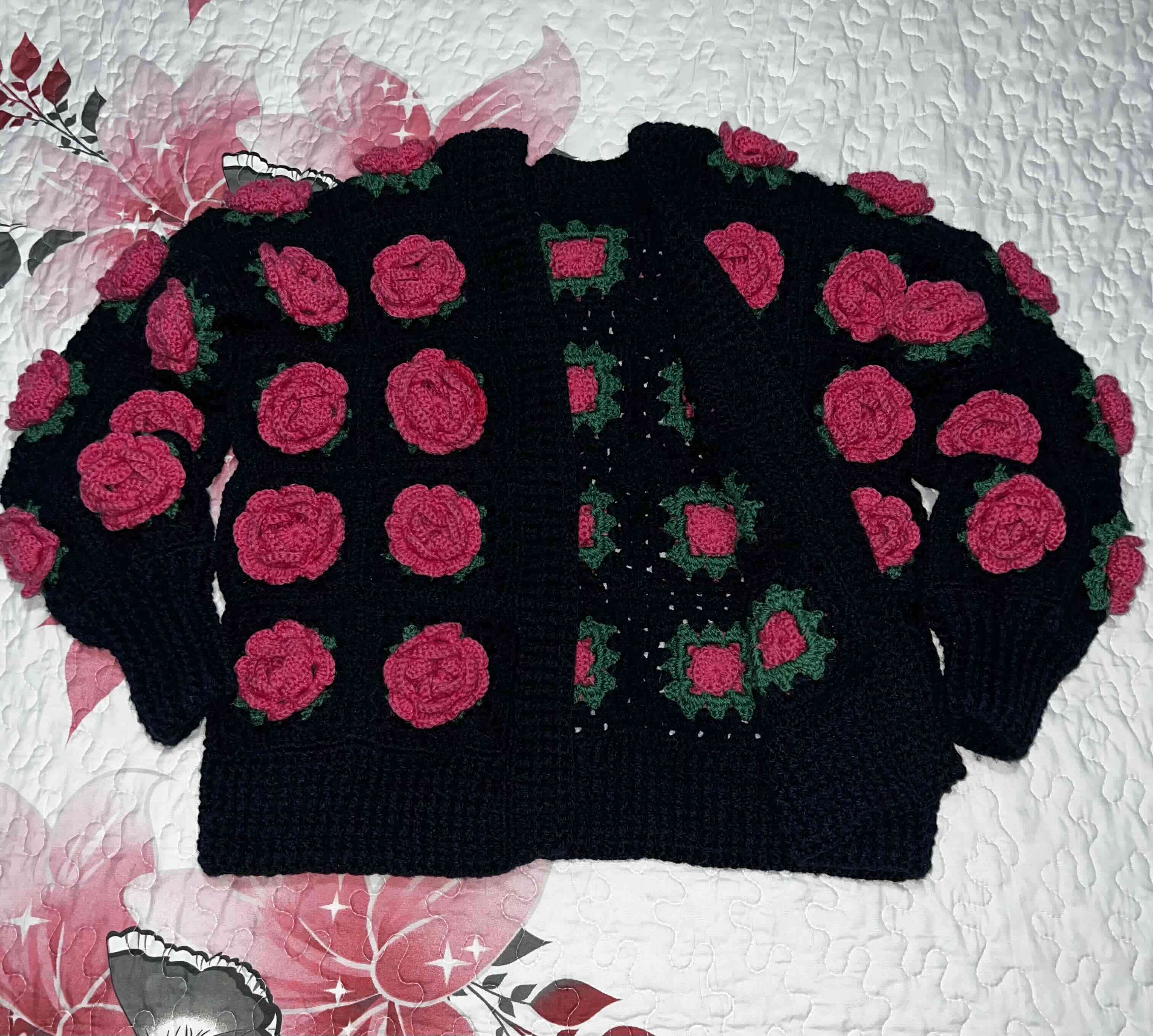 Chaleco tejido artesanal con rosas TALLA S/M - miniatura 2