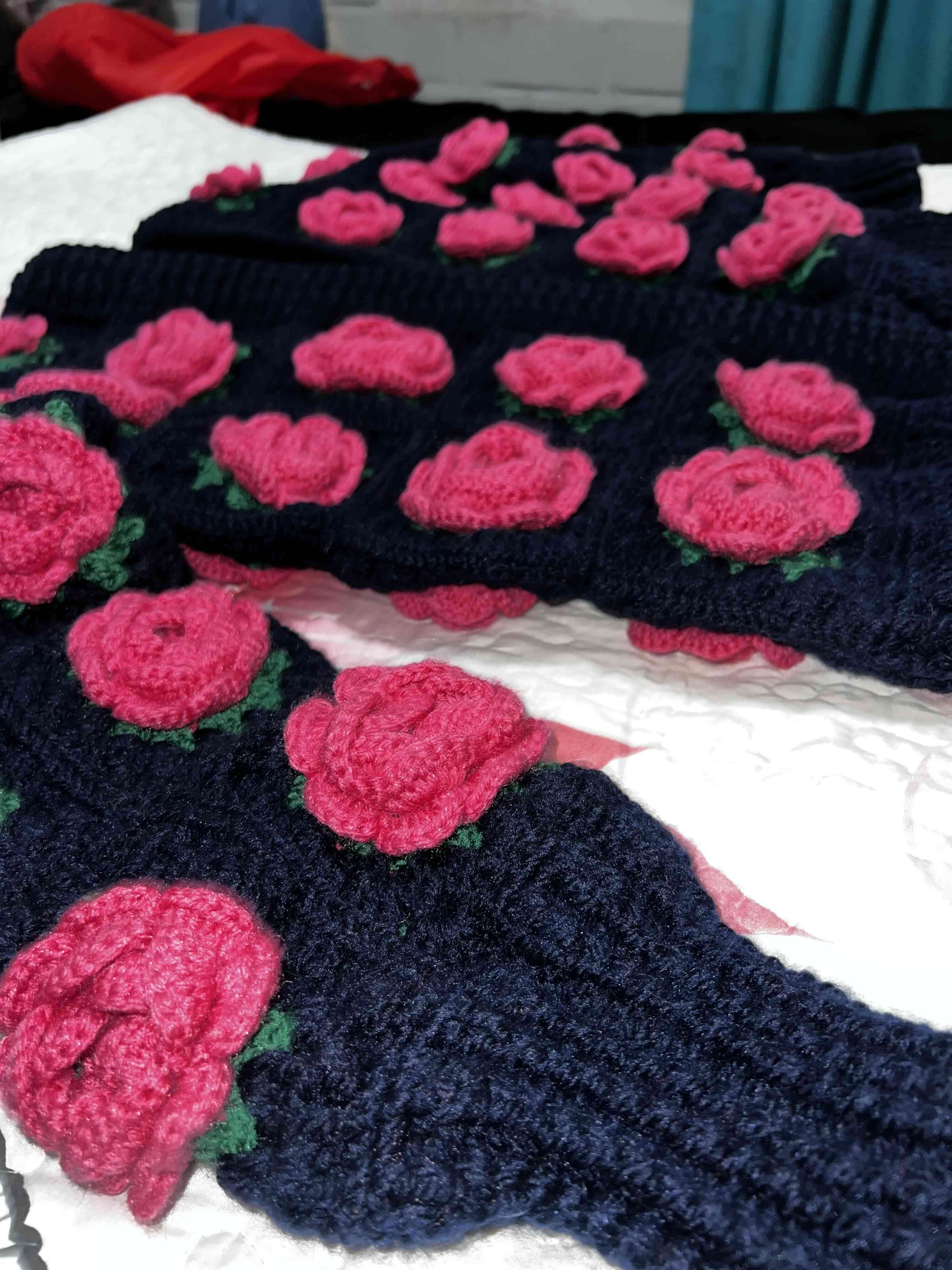 Chaleco tejido artesanal con rosas TALLA S/M - miniatura 5