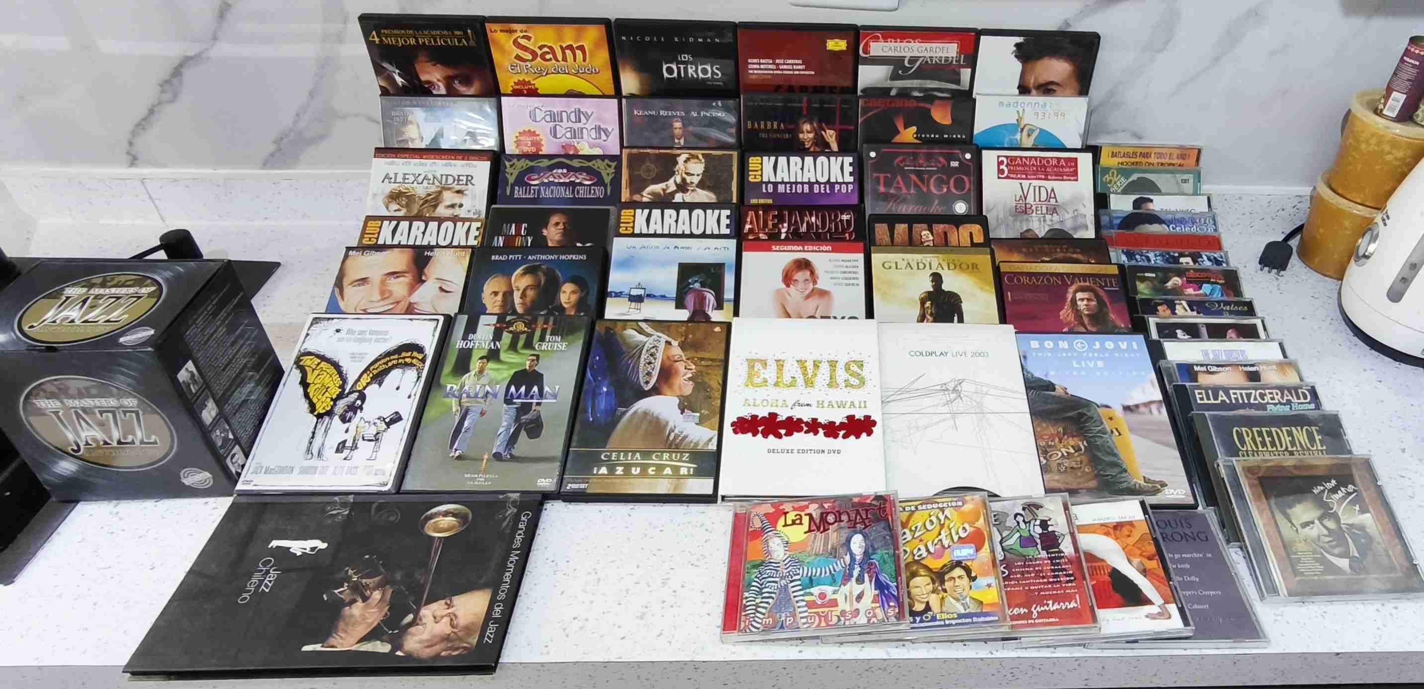 Colección variada de CDs(19) y DVDs (39)