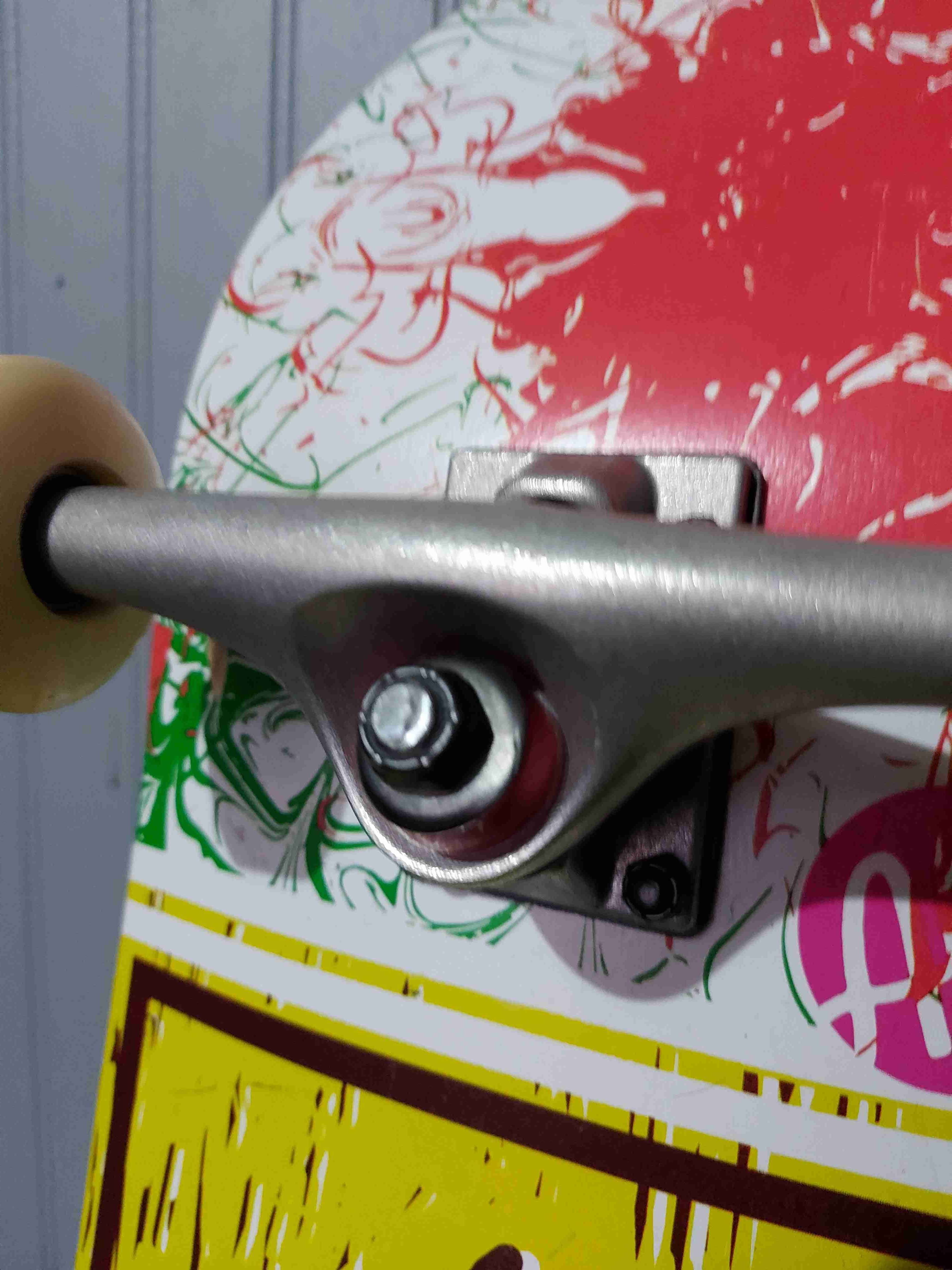 Skateboard con diseño de calavera - miniatura 2