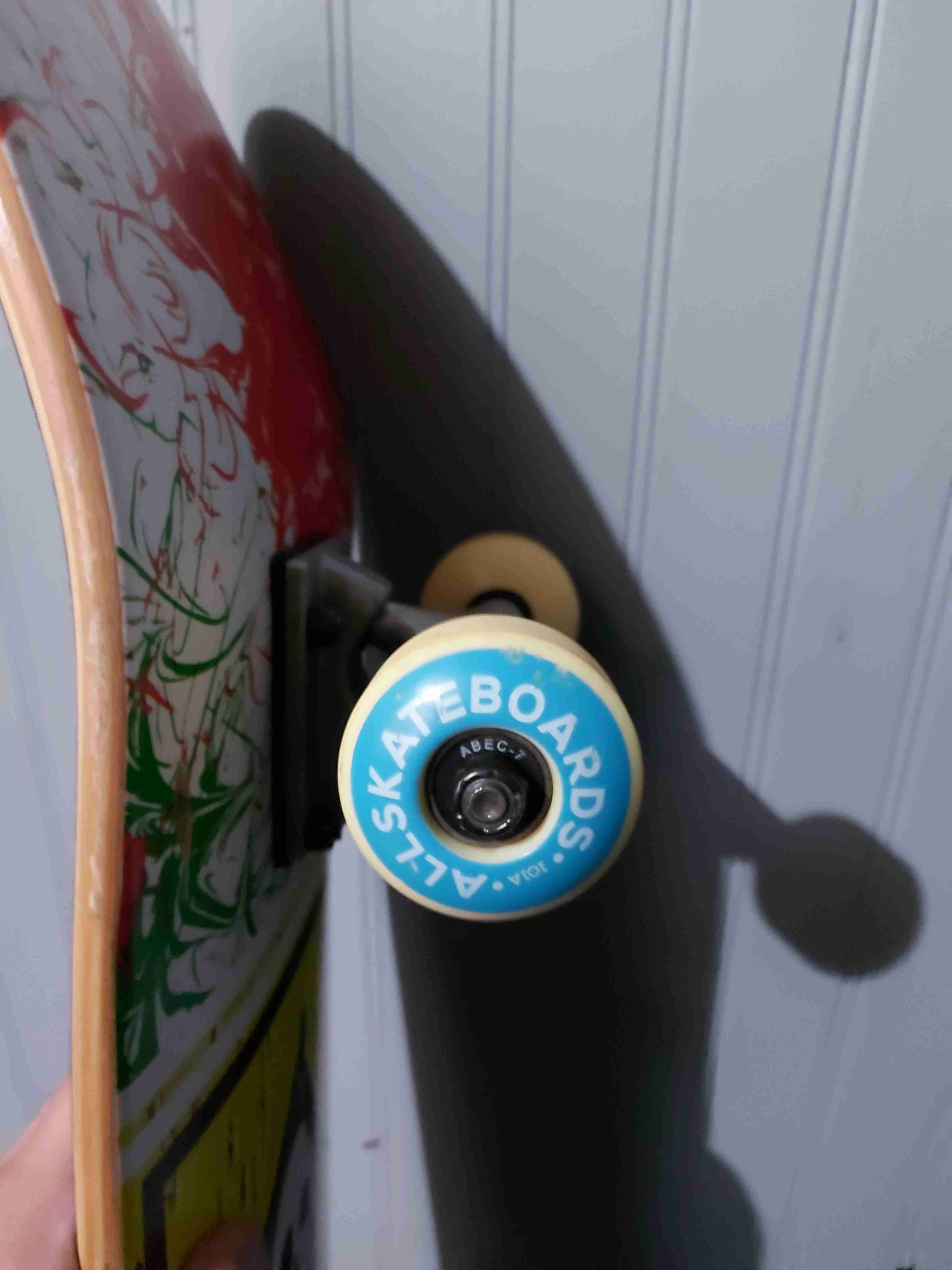 Skateboard con diseño de calavera - miniatura 3